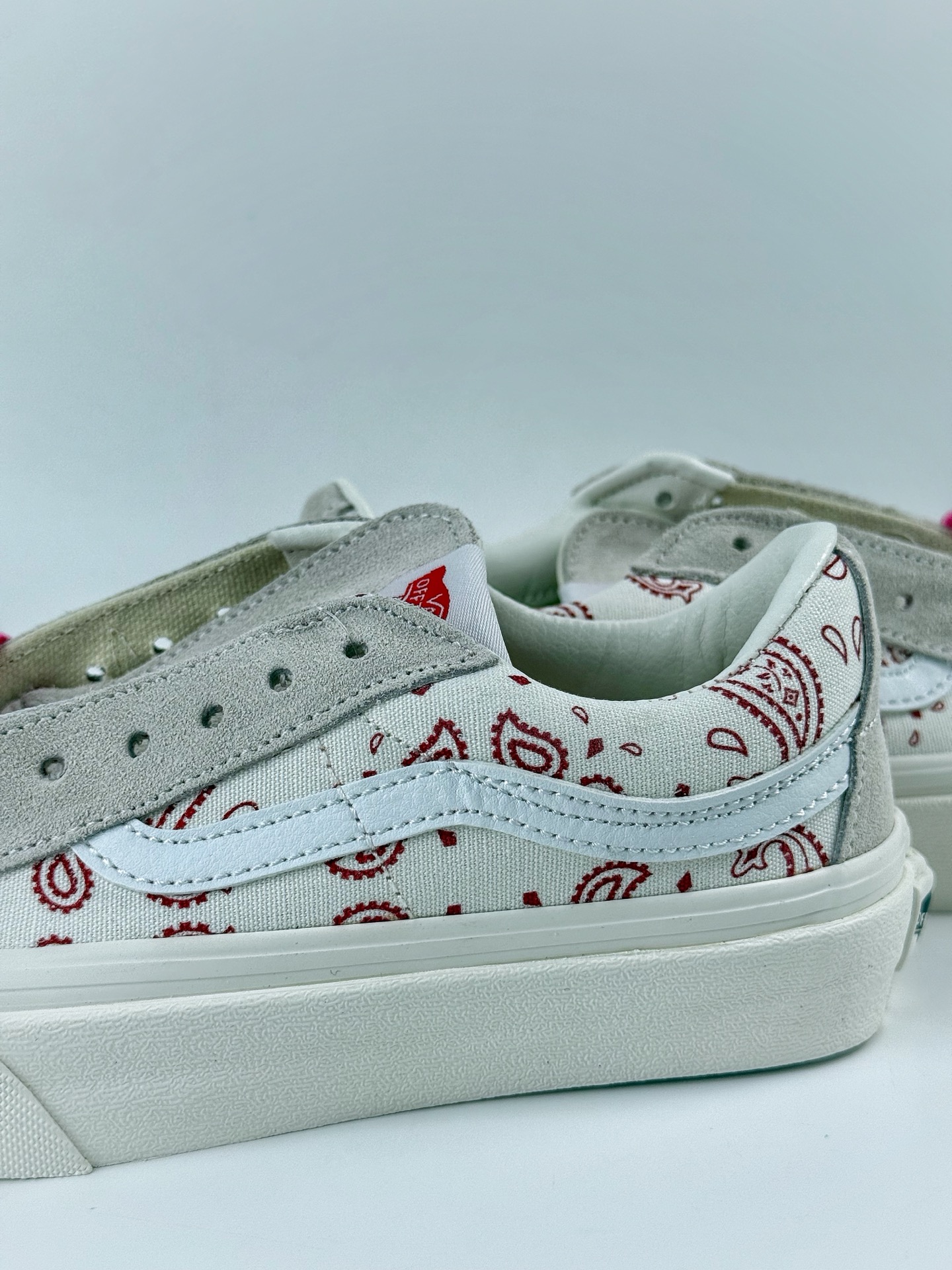 150 VANS 范斯 SK8-LOW 米白红色腰果花 悠游 舒适百搭 低帮 帆布鞋 男女同款 白色休闲板鞋帆布鞋  VN0A4UUK2V4