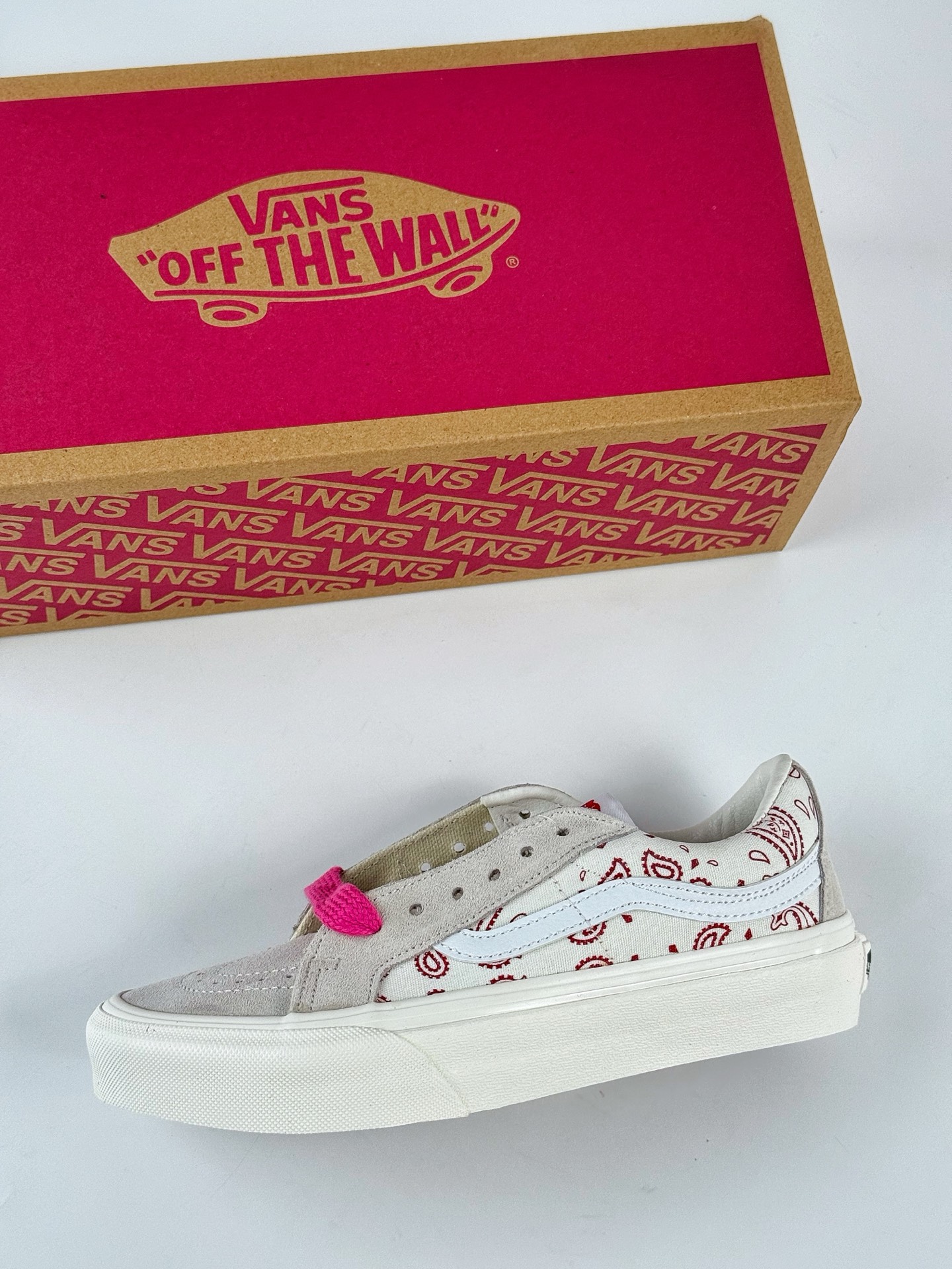 150 VANS 范斯 SK8-LOW 米白红色腰果花 悠游 舒适百搭 低帮 帆布鞋 男女同款 白色休闲板鞋帆布鞋  VN0A4UUK2V4