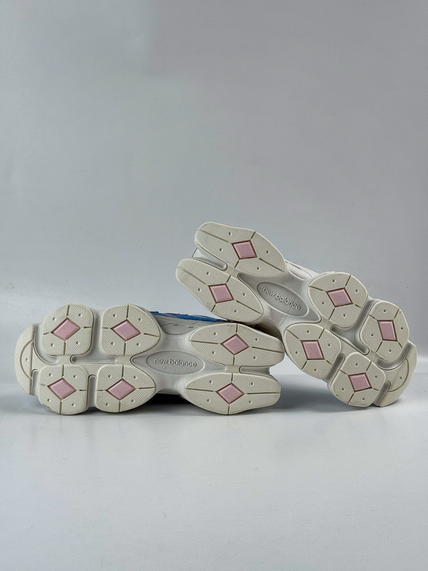 200 Joe Freshgoods x New Balance 版本 NB9060 联名款 复古休闲运动慢跑鞋  U9060NAF