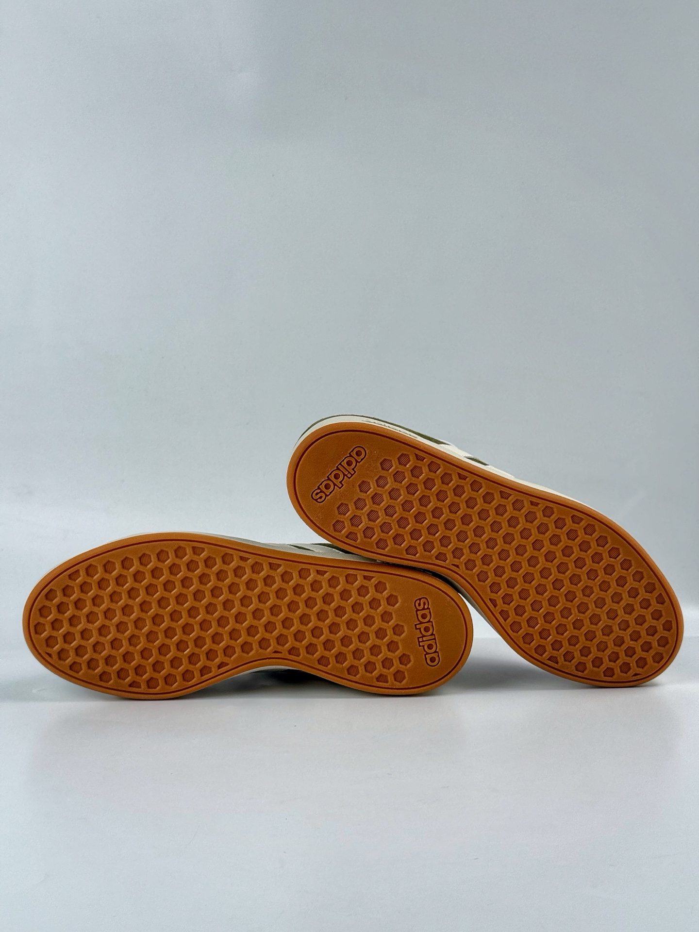 130 adidGRAND COURT BASE 00S 百搭单品 adidGRAND COURT BASE 00S 潮流 轻质 防滑耐磨低帮 生活休闲鞋 男女同款  KK1407