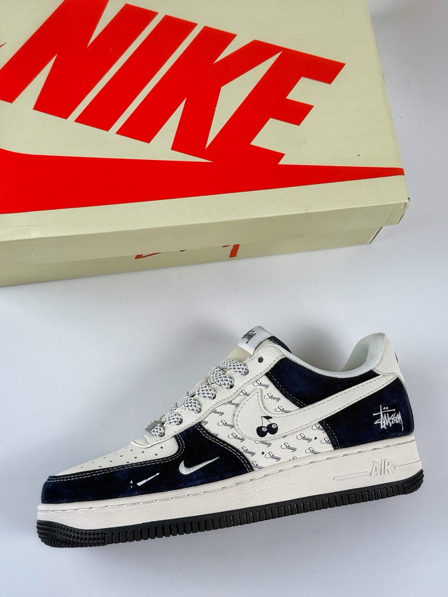 260 Nike Air Force 1 Low 07 x Stussy 蓝白小勾满天星 SM6188-673