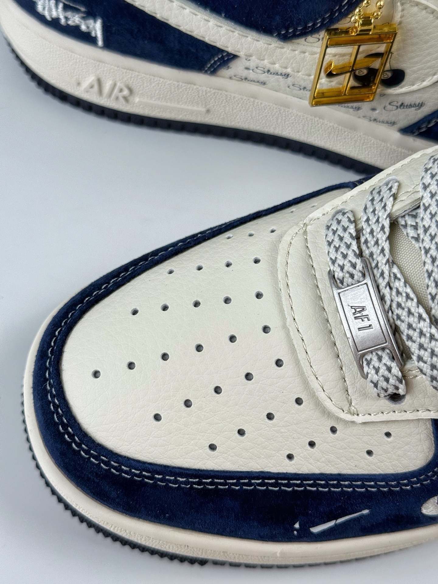 260 Nike Air Force 1 Low 07 x Stussy 蓝白小勾满天星 SM6188-673