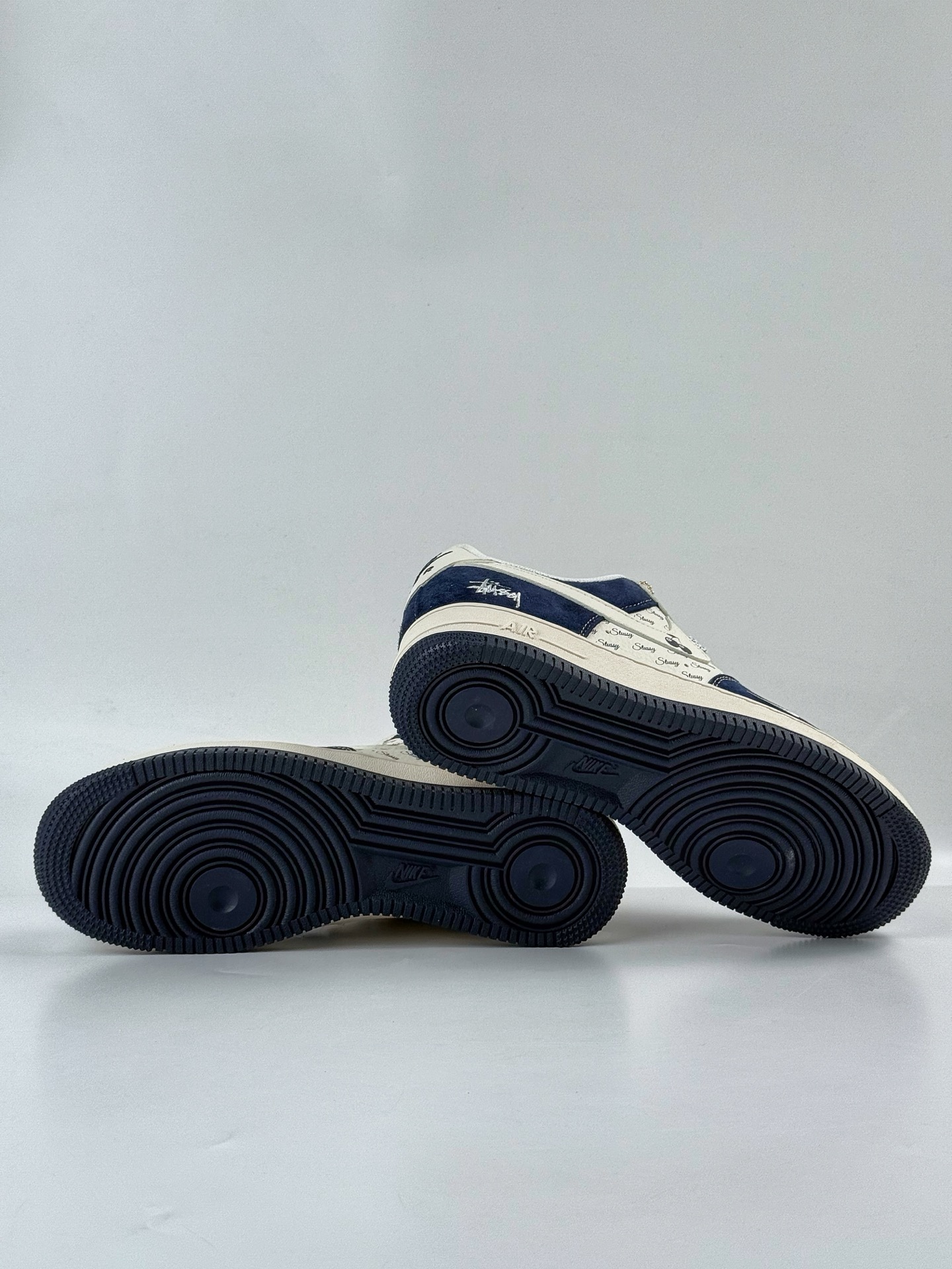 260 Nike Air Force 1 Low 07 x Stussy 蓝白小勾满天星 SM6188-673