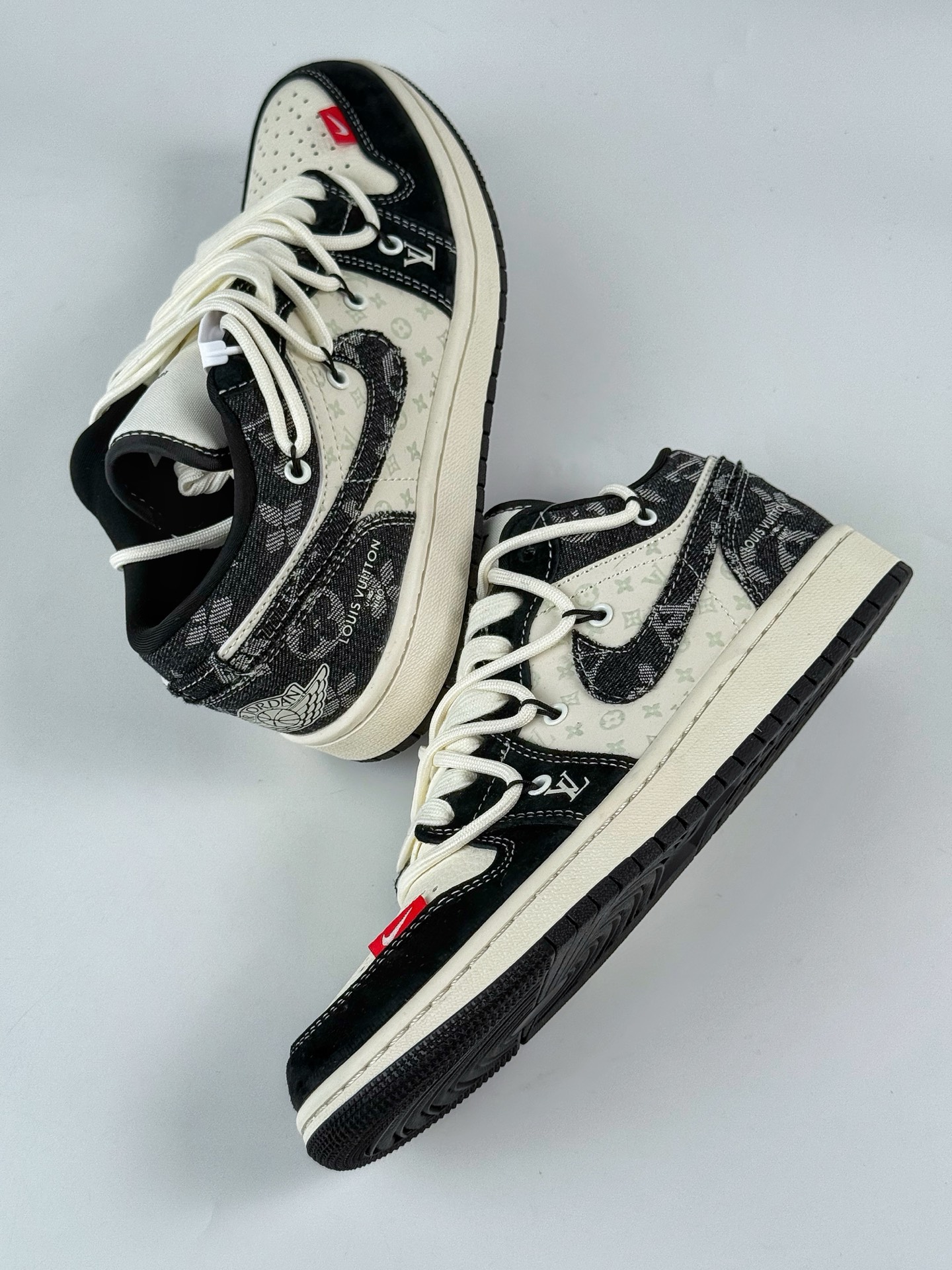 300 Air Jordan 1 Retro Low x Louis Vuitton 黑白牛仔绑带 YX5066-383