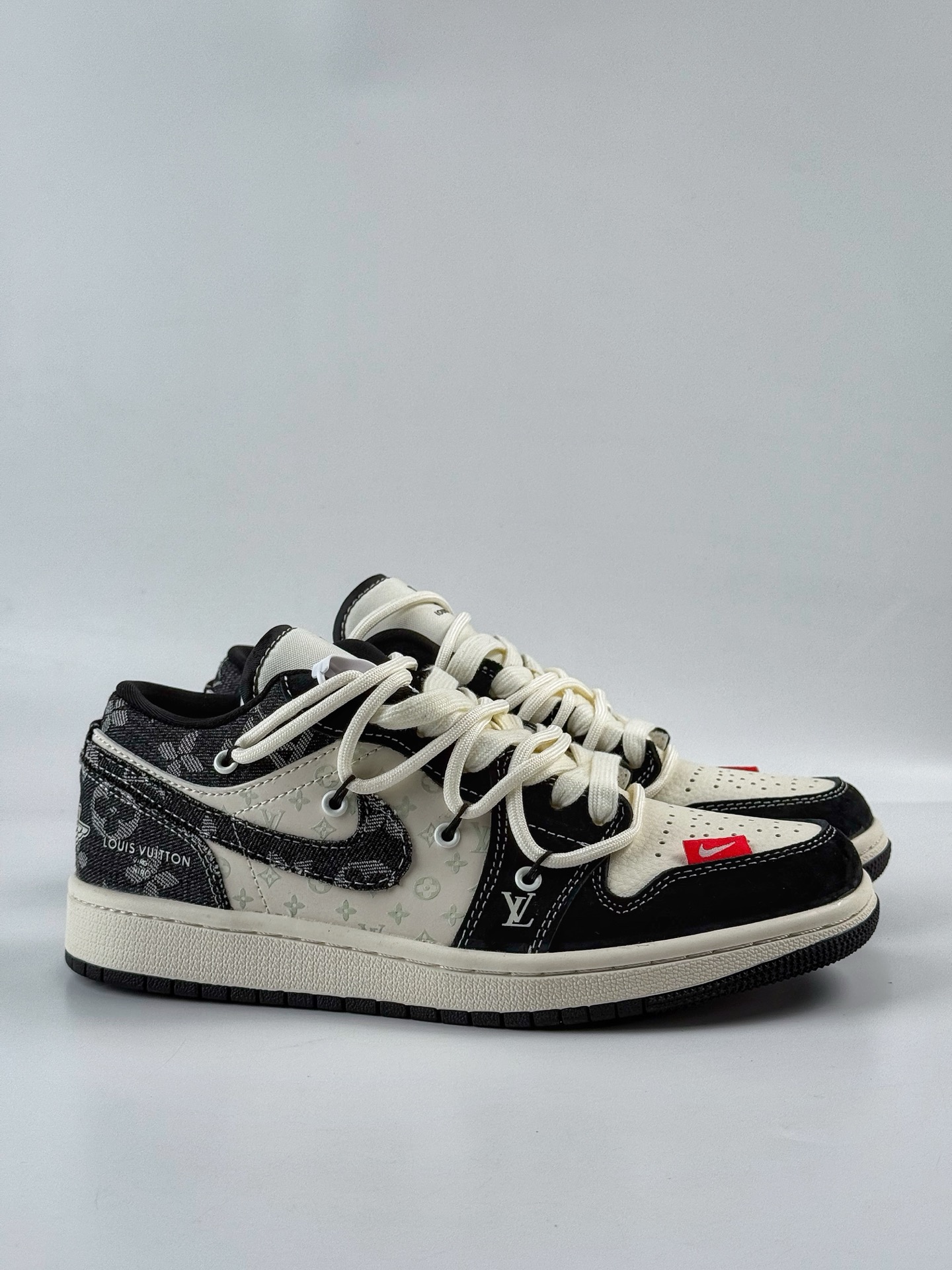 300 Air Jordan 1 Retro Low x Louis Vuitton 黑白牛仔绑带 YX5066-383