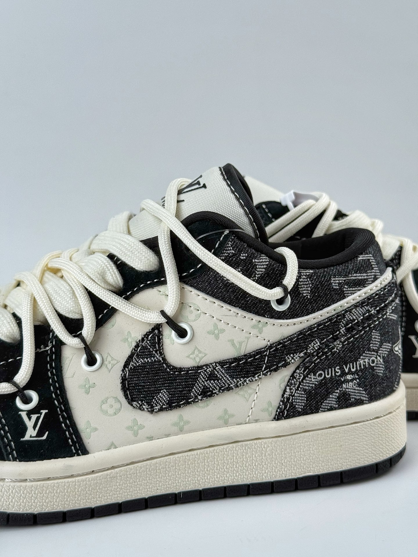300 Air Jordan 1 Retro Low x Louis Vuitton 黑白牛仔绑带 YX5066-383