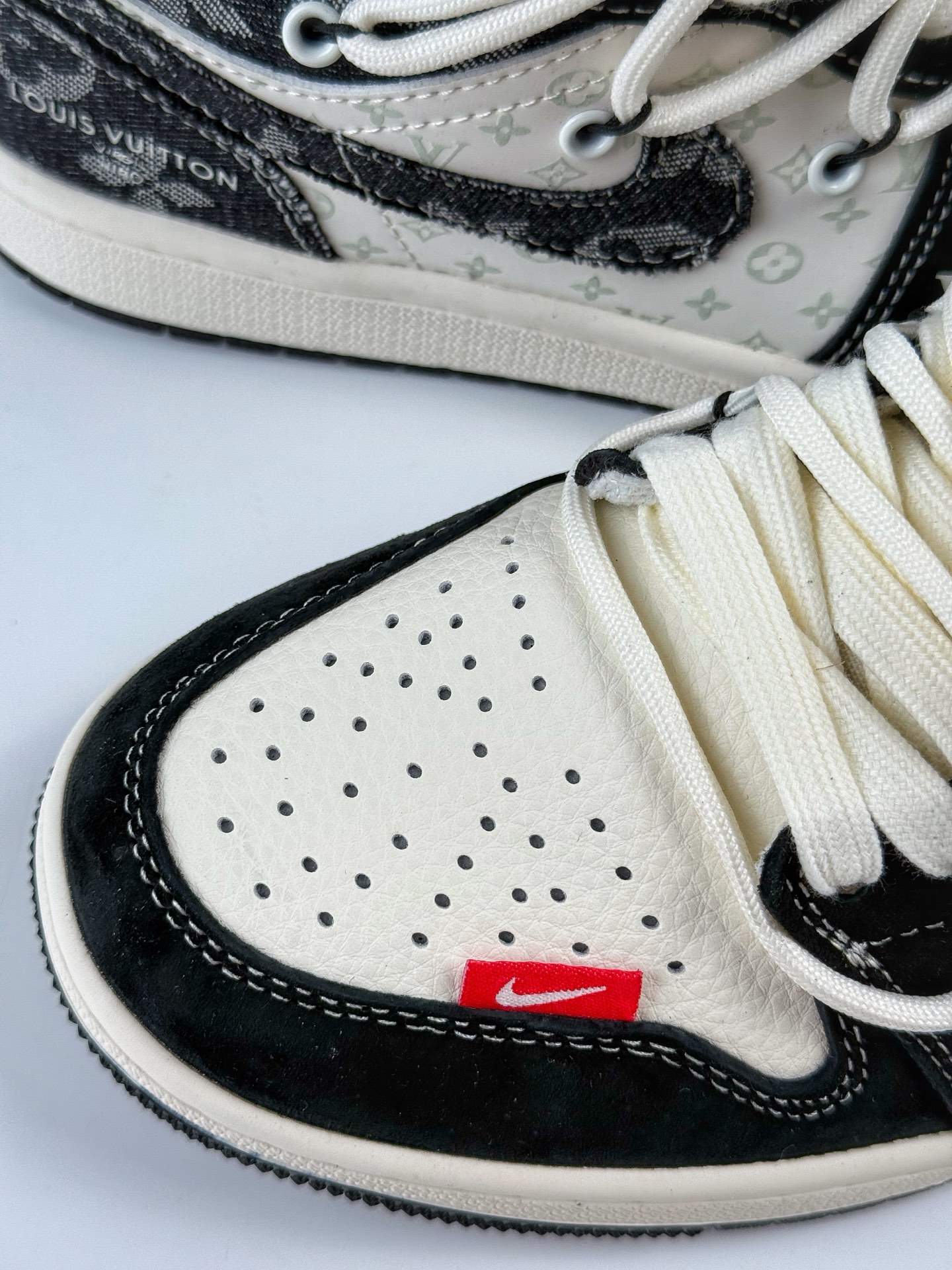 300 Air Jordan 1 Retro Low x Louis Vuitton 黑白牛仔绑带 YX5066-383