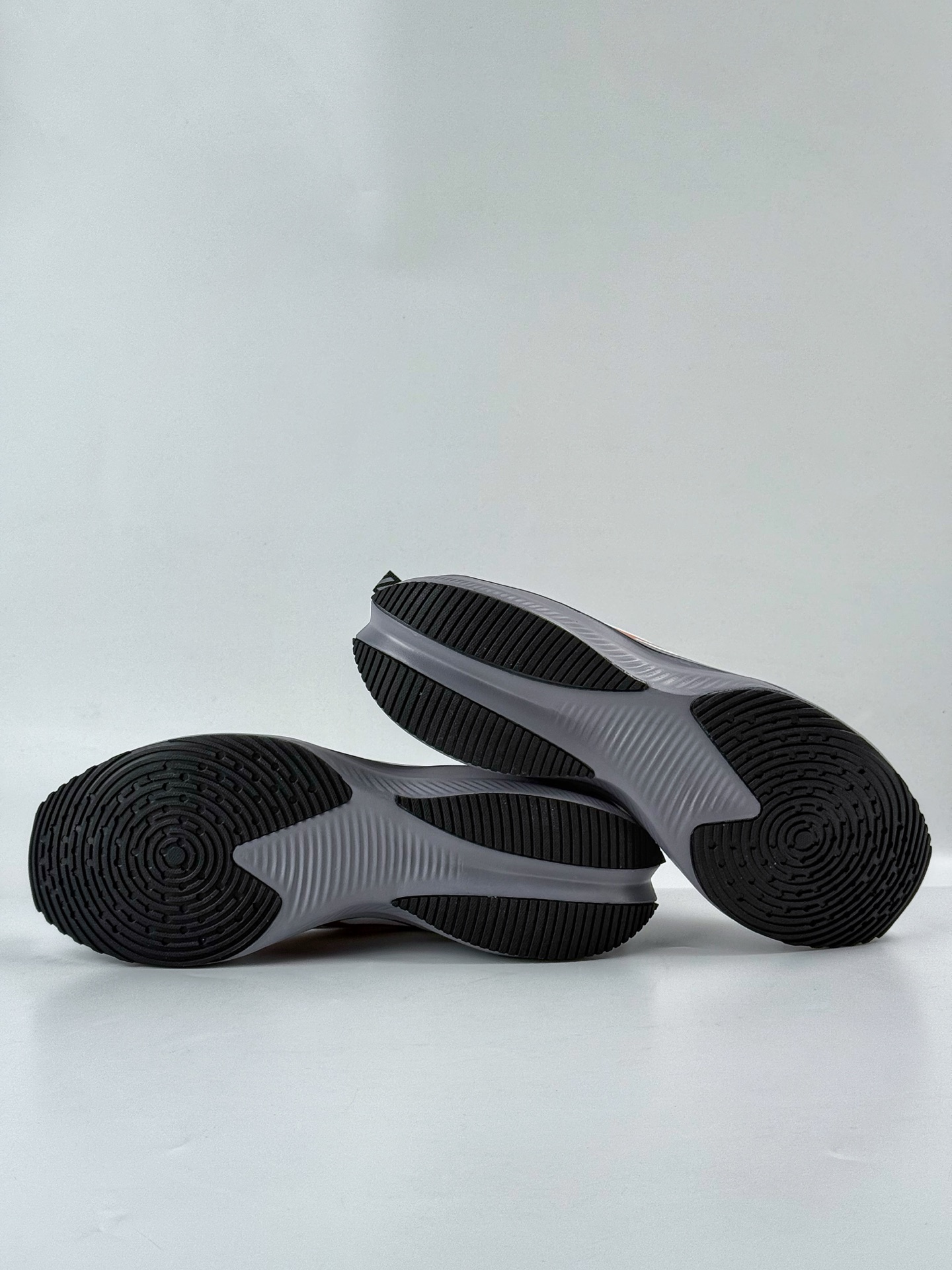 200 NIKE ZOOM PLUS x OFF-WHITE 全新跑鞋  CK4318-154