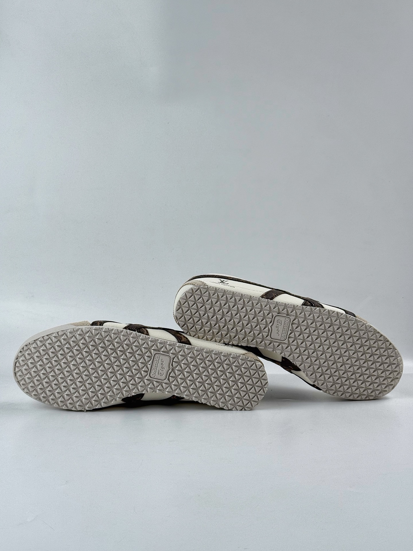 220 Onitsuka Tiger Mexico 66 Paraty x Louis Vuitton 百搭单品 板鞋  DL408-139