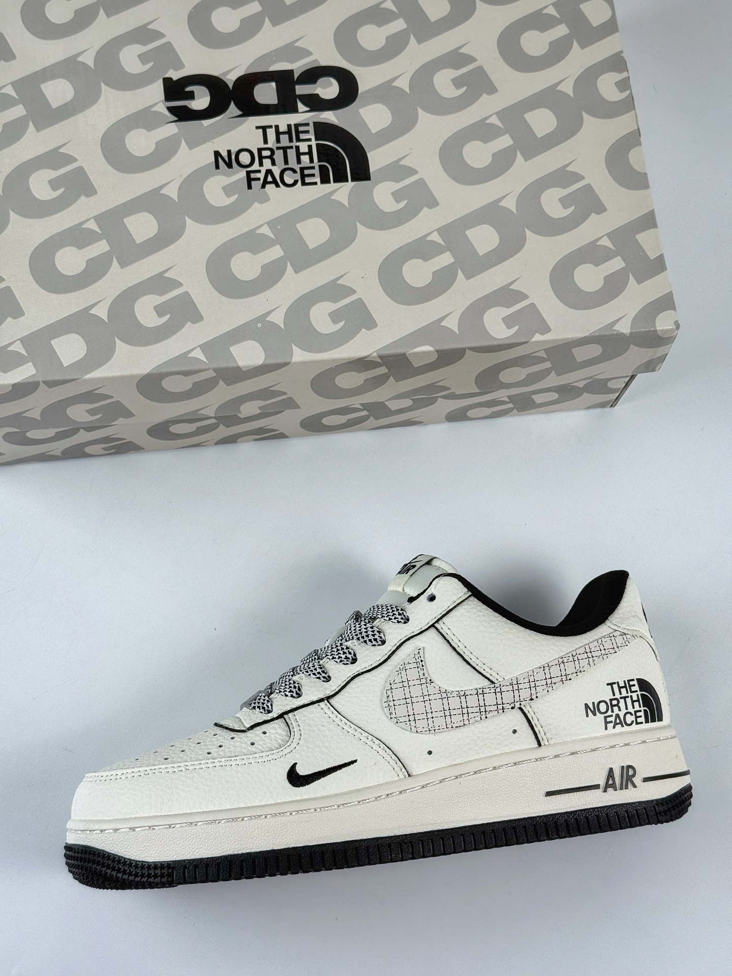 260 Nike Air Force 1 Low 07 x The North Face 白黑小勾满天星  JP8028-007