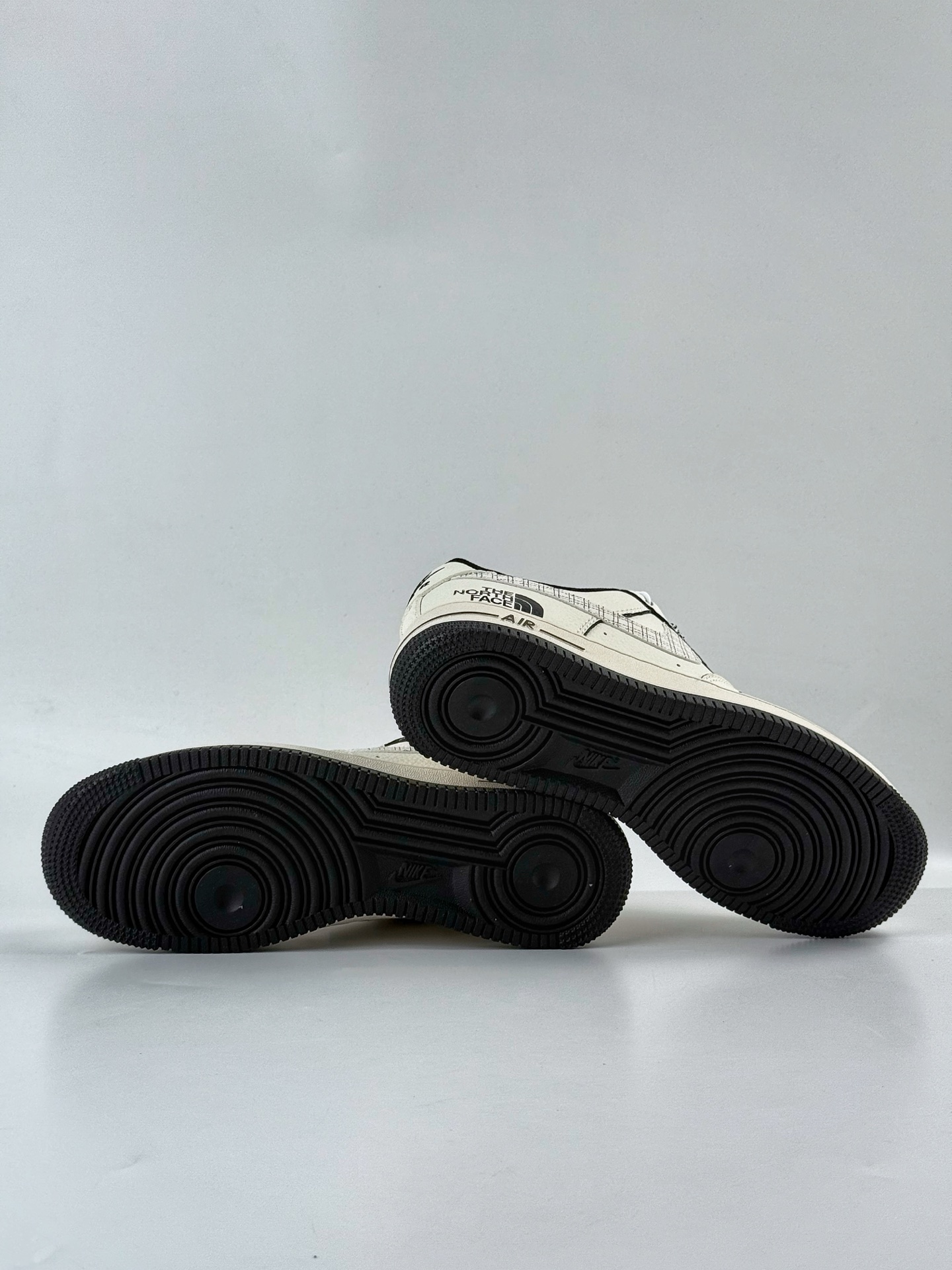 260 Nike Air Force 1 Low 07 x The North Face 白黑小勾满天星  JP8028-007