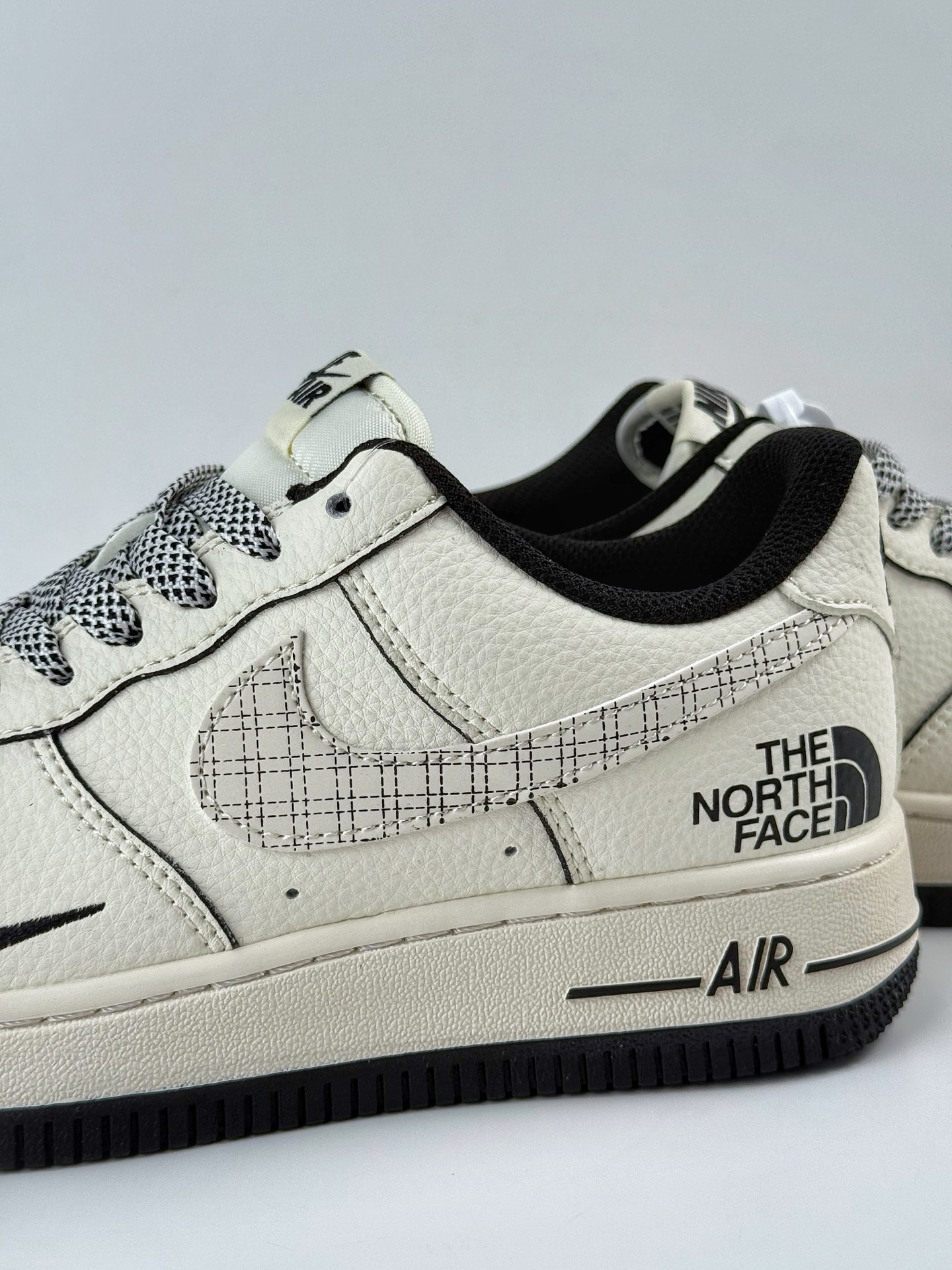 260 Nike Air Force 1 Low 07 x The North Face 白黑小勾满天星  JP8028-007