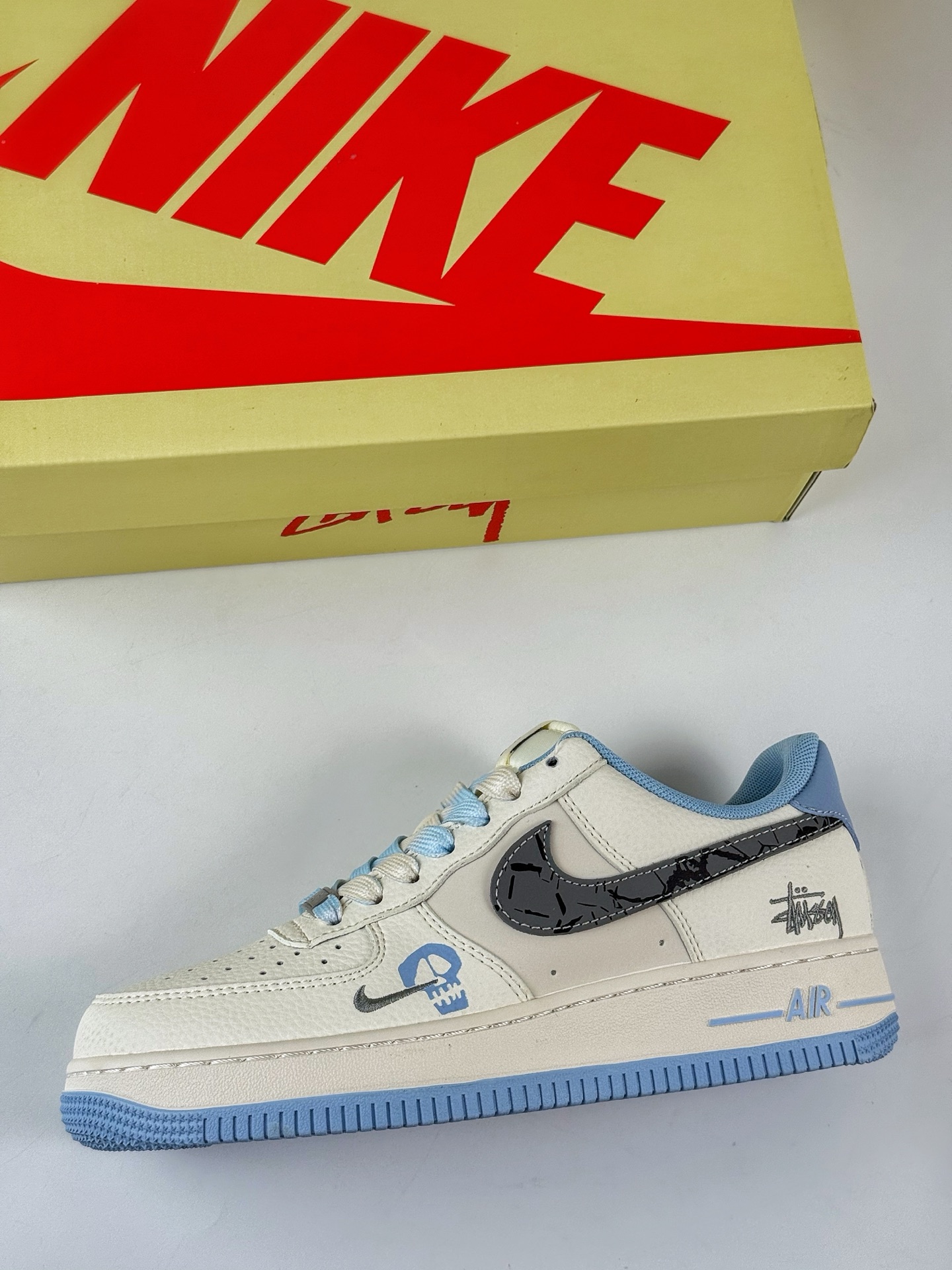 260 Nike Air Force 1 Low 07 x Stussy 白蓝小勾  QW5606-269