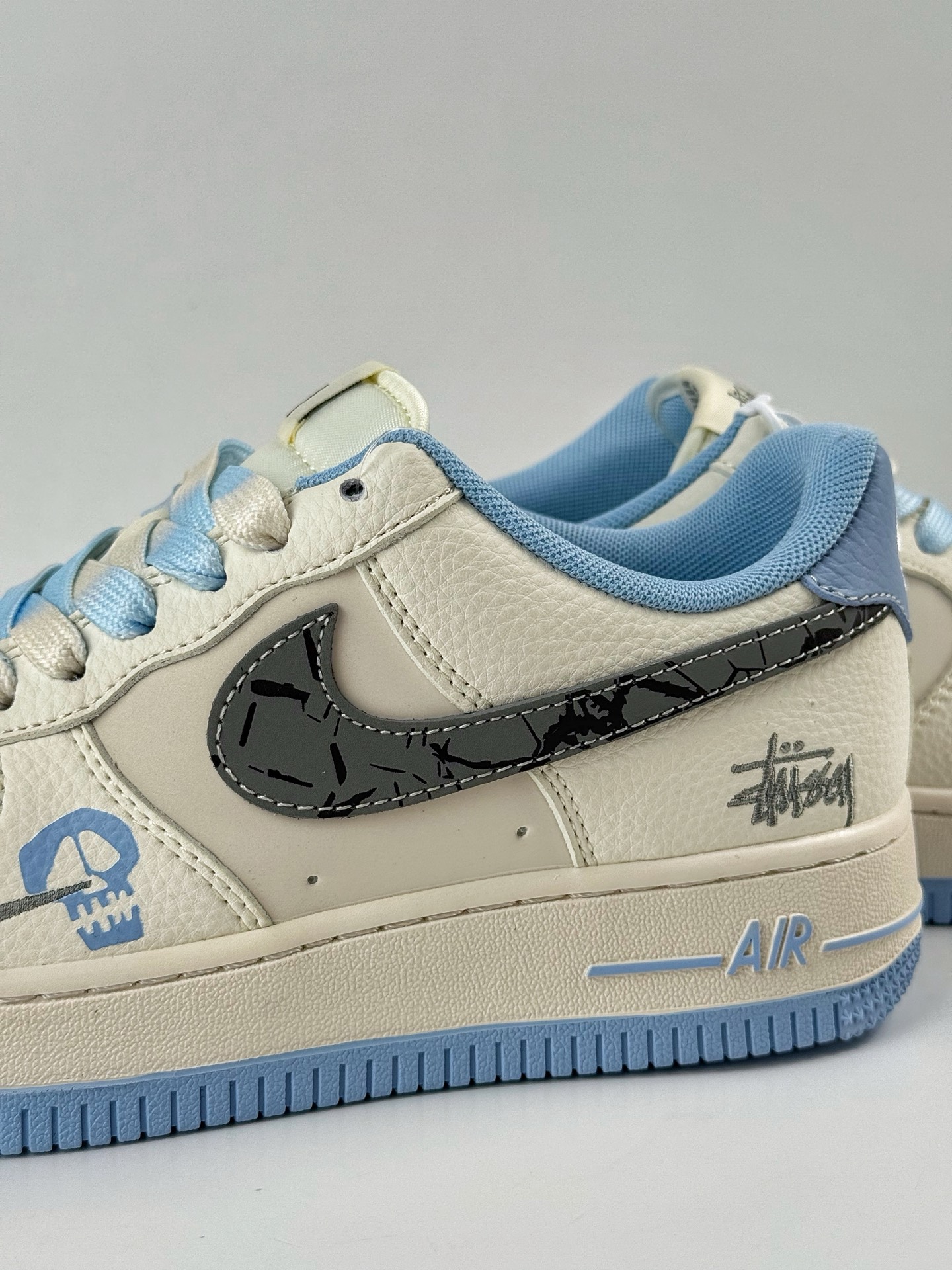 260 Nike Air Force 1 Low 07 x Stussy 白蓝小勾  QW5606-269