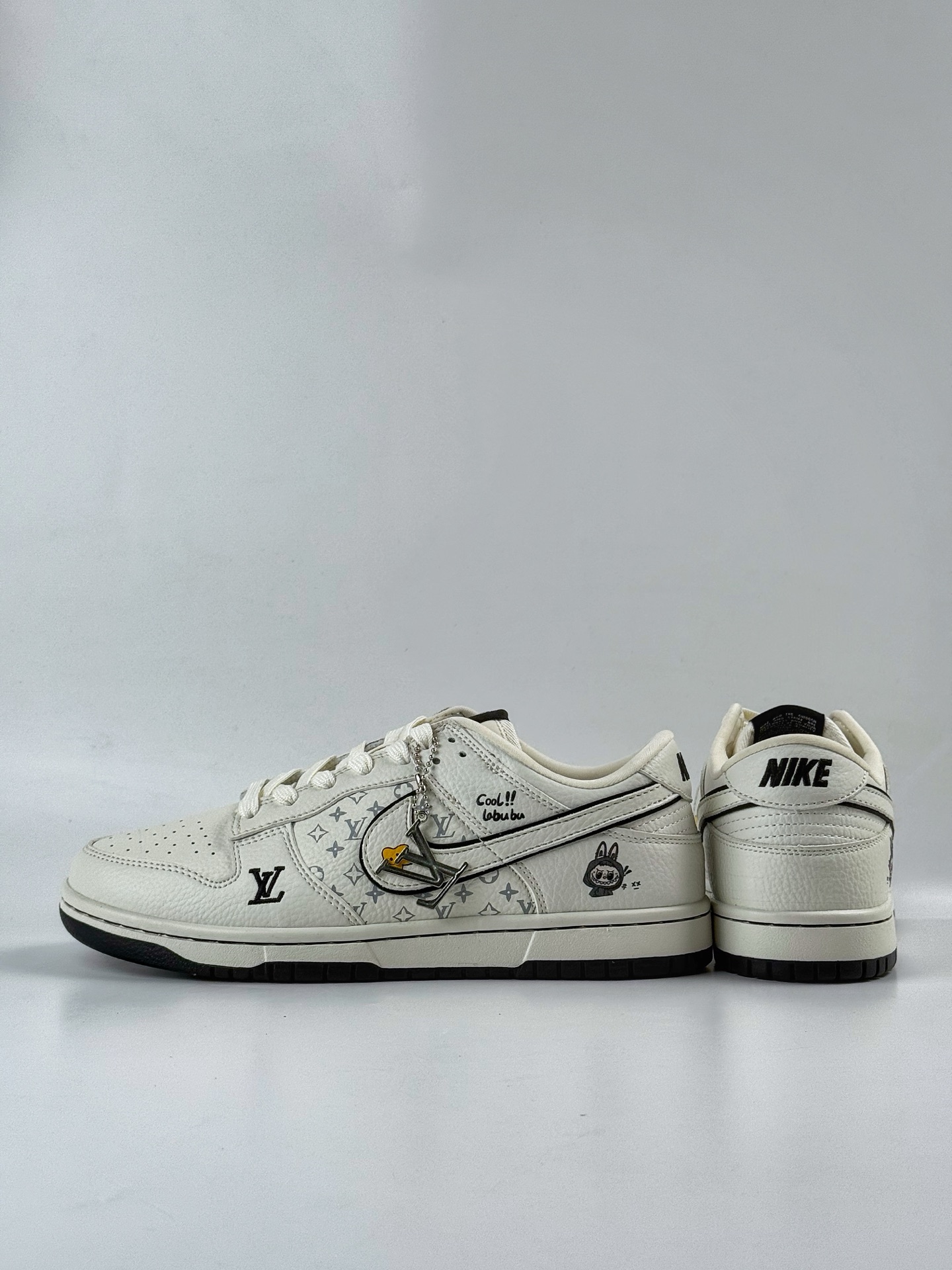 NIKE SB Dunk Low RETRO x Louis Vuitton x LABUBU 白黑 SC0601-455-莆田鞋,莆田鞋货源,高仿鞋,高仿鞋货源,安福档口,莆田高仿鞋,莆田鞋批发,高仿鞋批发,莆田高仿运动鞋,高仿运动鞋,莆田运动鞋 NIKE SB Dunk Low RETRO x Louis Vuitton x LABUBU 白黑 SC0601-455