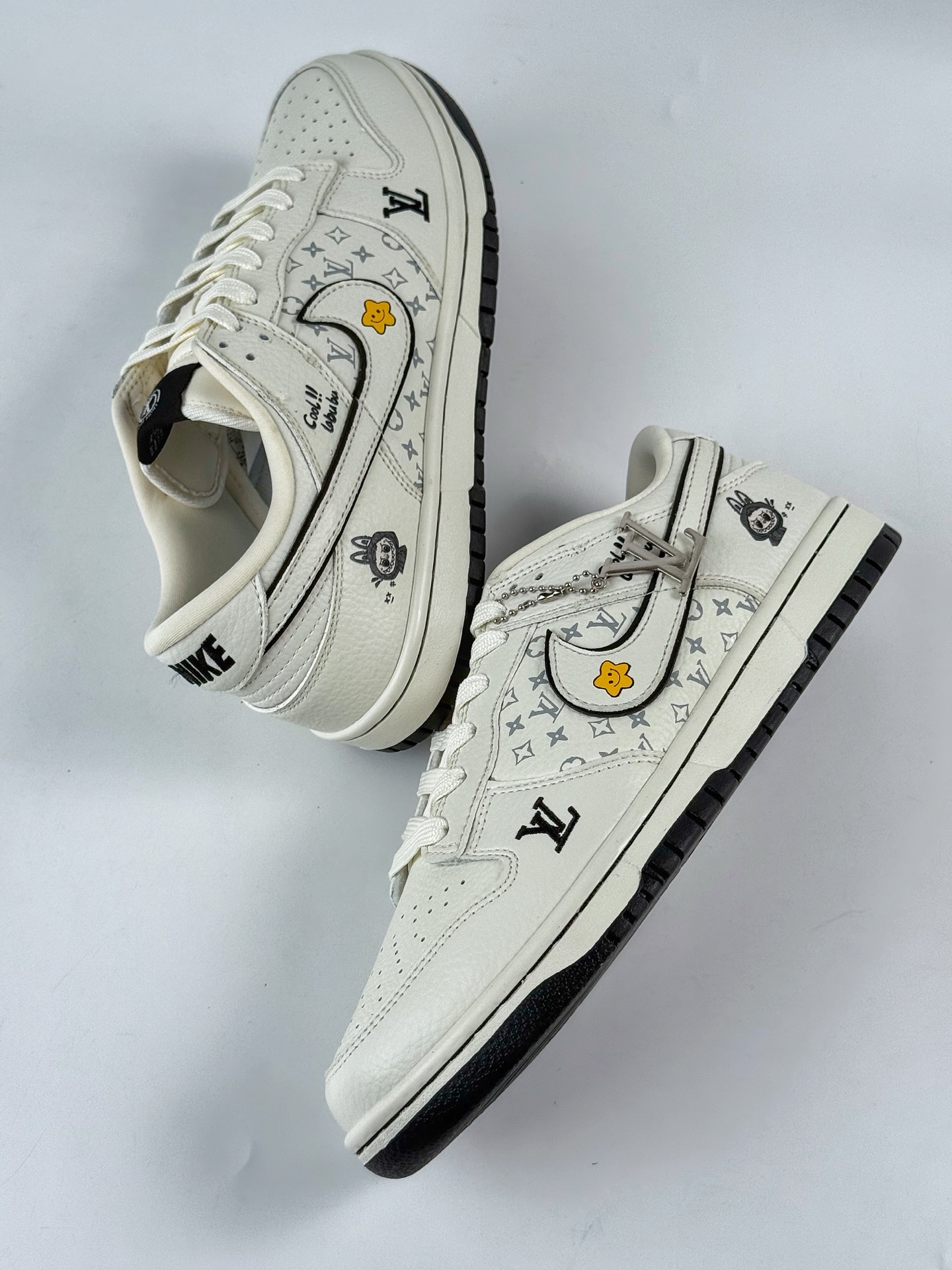 NIKE SB Dunk Low RETRO x Louis Vuitton x LABUBU 白黑 SC0601-455-莆田鞋,莆田鞋货源,高仿鞋,高仿鞋货源,安福档口,莆田高仿鞋,莆田鞋批发,高仿鞋批发,莆田高仿运动鞋,高仿运动鞋,莆田运动鞋 NIKE SB Dunk Low RETRO x Louis Vuitton x LABUBU 白黑 SC0601-455