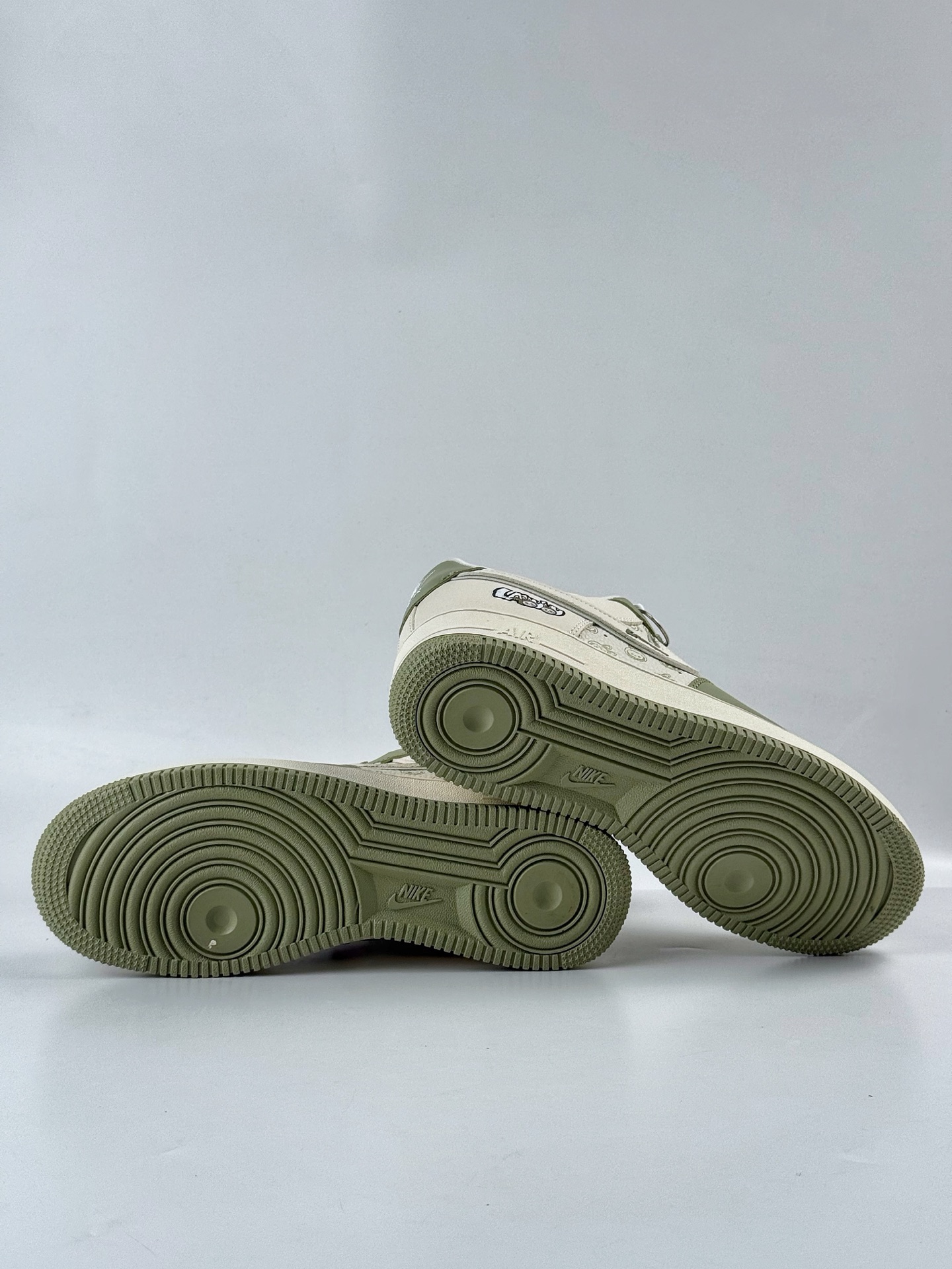 Nike Air Force 1 Low 07 x LABUBU 绿白  DX0188-093