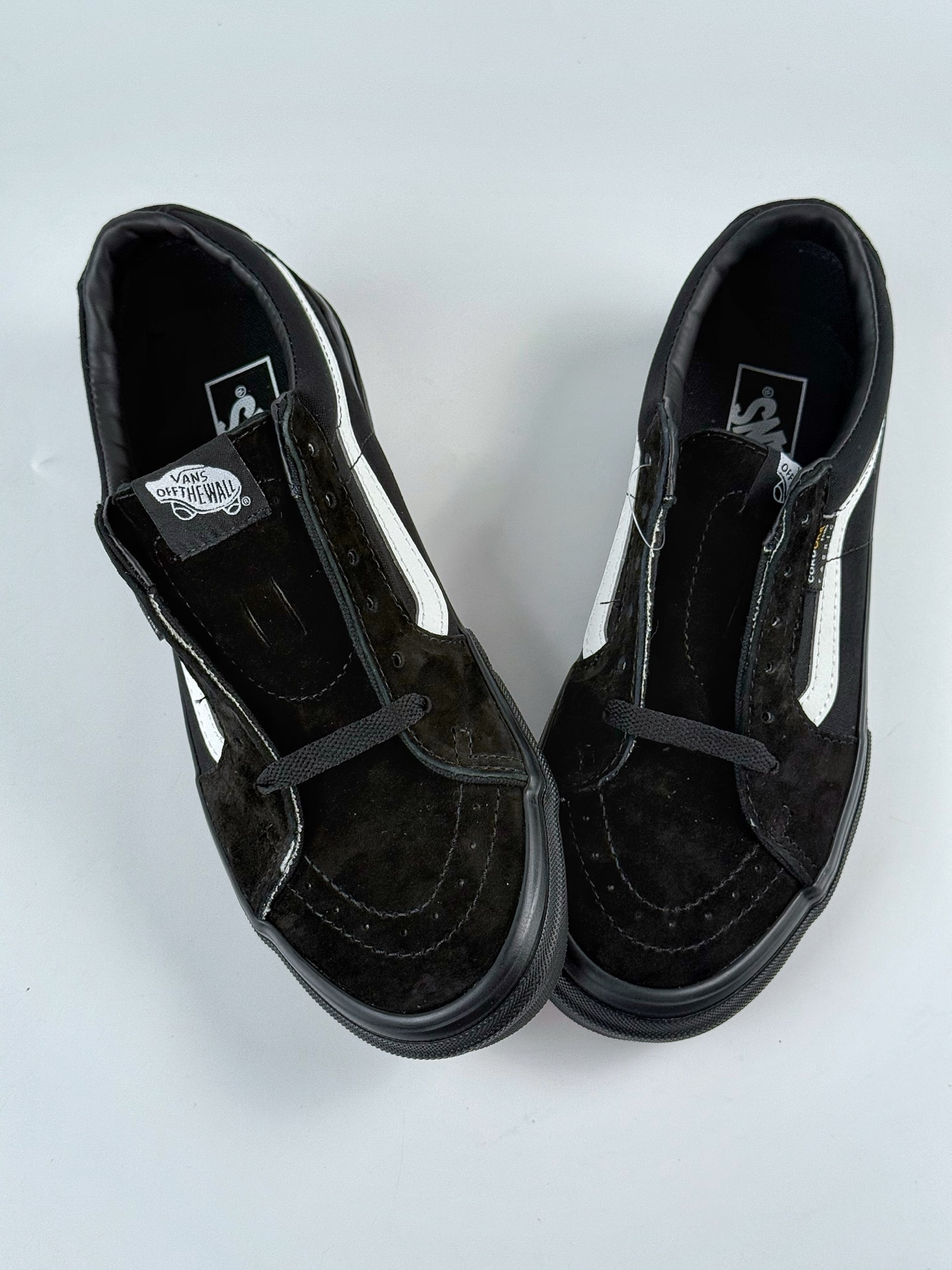 💰160 LY专供 毒版公司货
【VAN】Vans SK8-LOW黑武士低帮
本次 Vans 为SK8-LOW 鞋款加入Cordura 面料，为鞋款赋予了军事风属性，并提高了鞋款的耐用性，为秋季军事风穿搭带来一款优质高颜值的鞋款。
Cordura 面料有柔软、抗撕裂、抗磨损多种有点，尝被用于军工领域，制作军用装备。
工艺：硫化1:1（重量1:1、真标、原钢印、材质标、鞋型标、合格证）
尺码：35 36 36.5 37 38 38.5 39 40 40.5 41 42 42.5 43 44