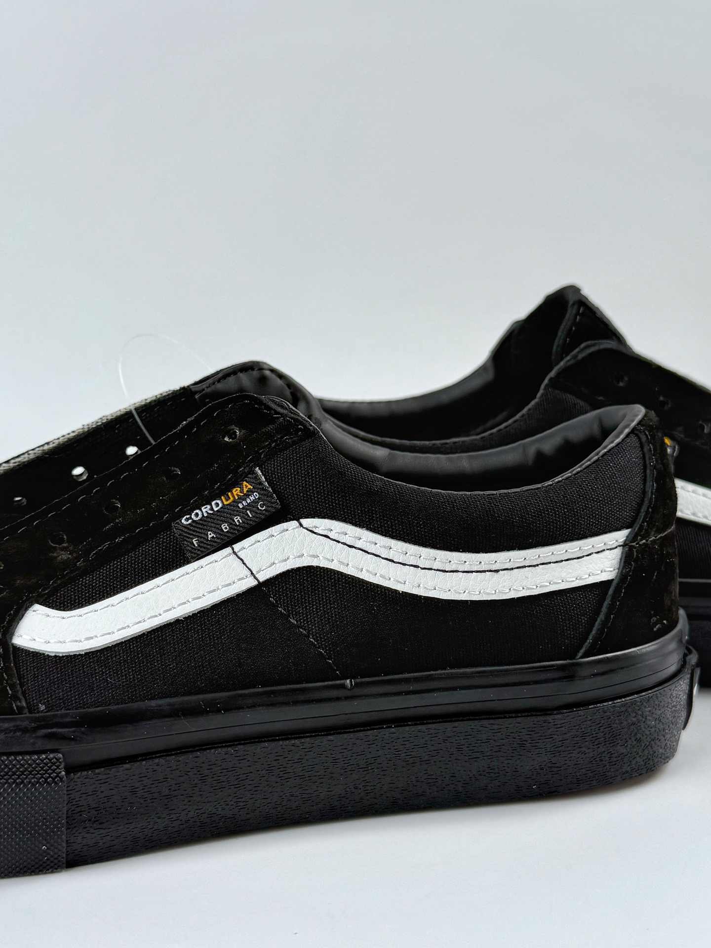 💰160 LY专供 毒版公司货
【VAN】Vans SK8-LOW黑武士低帮
本次 Vans 为SK8-LOW 鞋款加入Cordura 面料，为鞋款赋予了军事风属性，并提高了鞋款的耐用性，为秋季军事风穿搭带来一款优质高颜值的鞋款。
Cordura 面料有柔软、抗撕裂、抗磨损多种有点，尝被用于军工领域，制作军用装备。
工艺：硫化1:1（重量1:1、真标、原钢印、材质标、鞋型标、合格证）
尺码：35 36 36.5 37 38 38.5 39 40 40.5 41 42 42.5 43 44