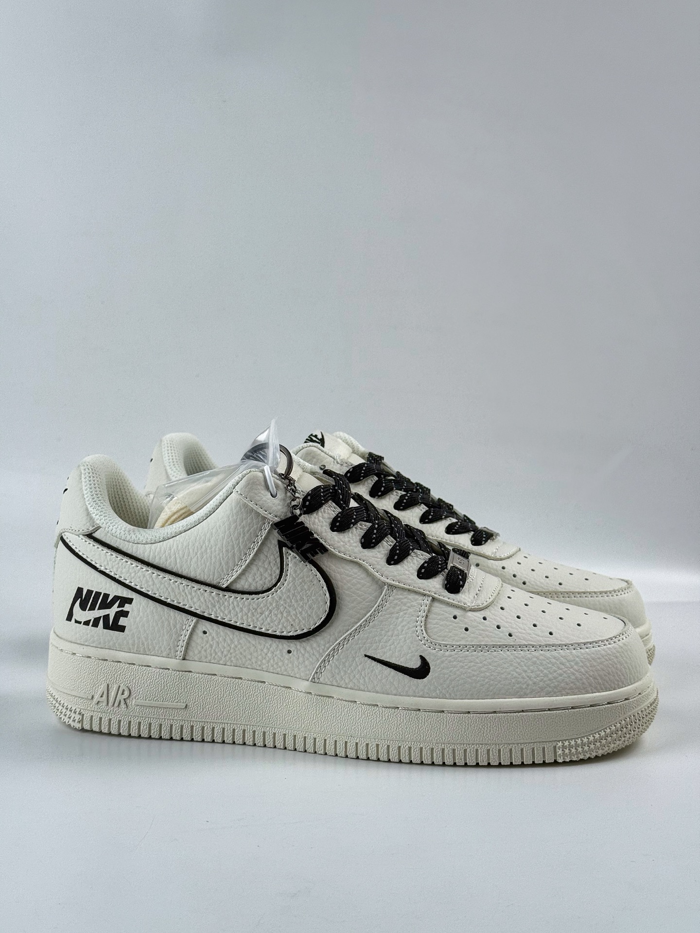 260 Nike Air Force 1 Low 07 x NIKE 白黑双小勾满天星  CS5288-031