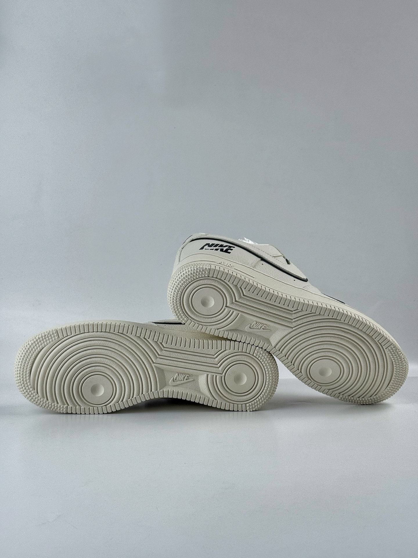 260 Nike Air Force 1 Low 07 x NIKE 白黑双小勾满天星  CS5288-031