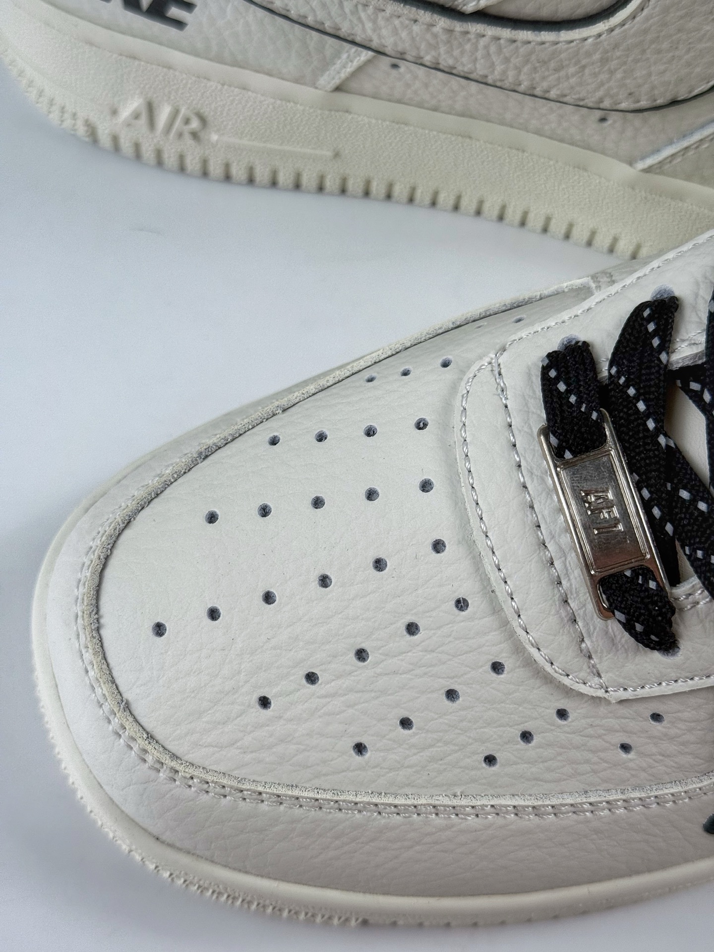 260 Nike Air Force 1 Low 07 x NIKE 白黑双小勾满天星  CS5288-031