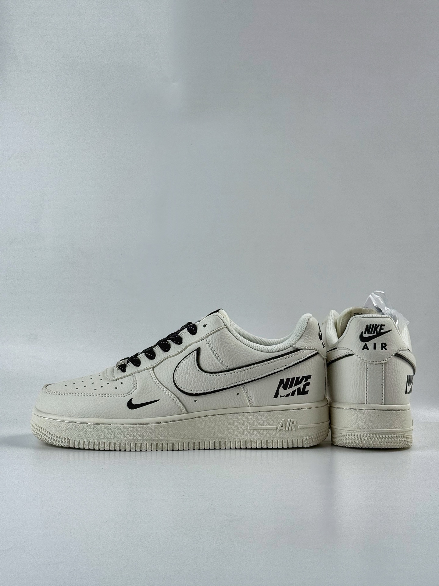 260 Nike Air Force 1 Low 07 x NIKE 白黑双小勾满天星  CS5288-031