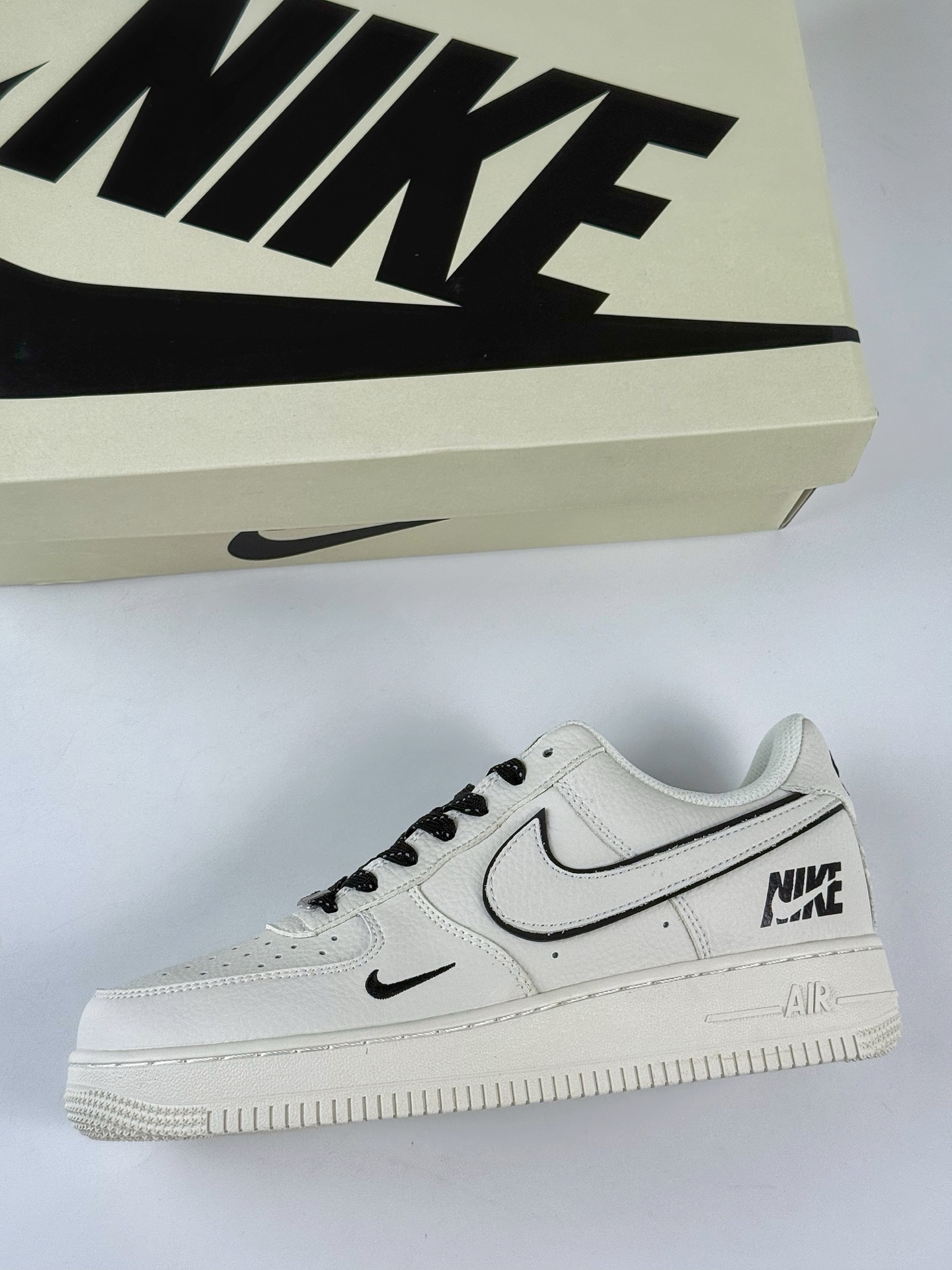 260 Nike Air Force 1 Low 07 x NIKE 白黑双小勾满天星  CS5288-031
