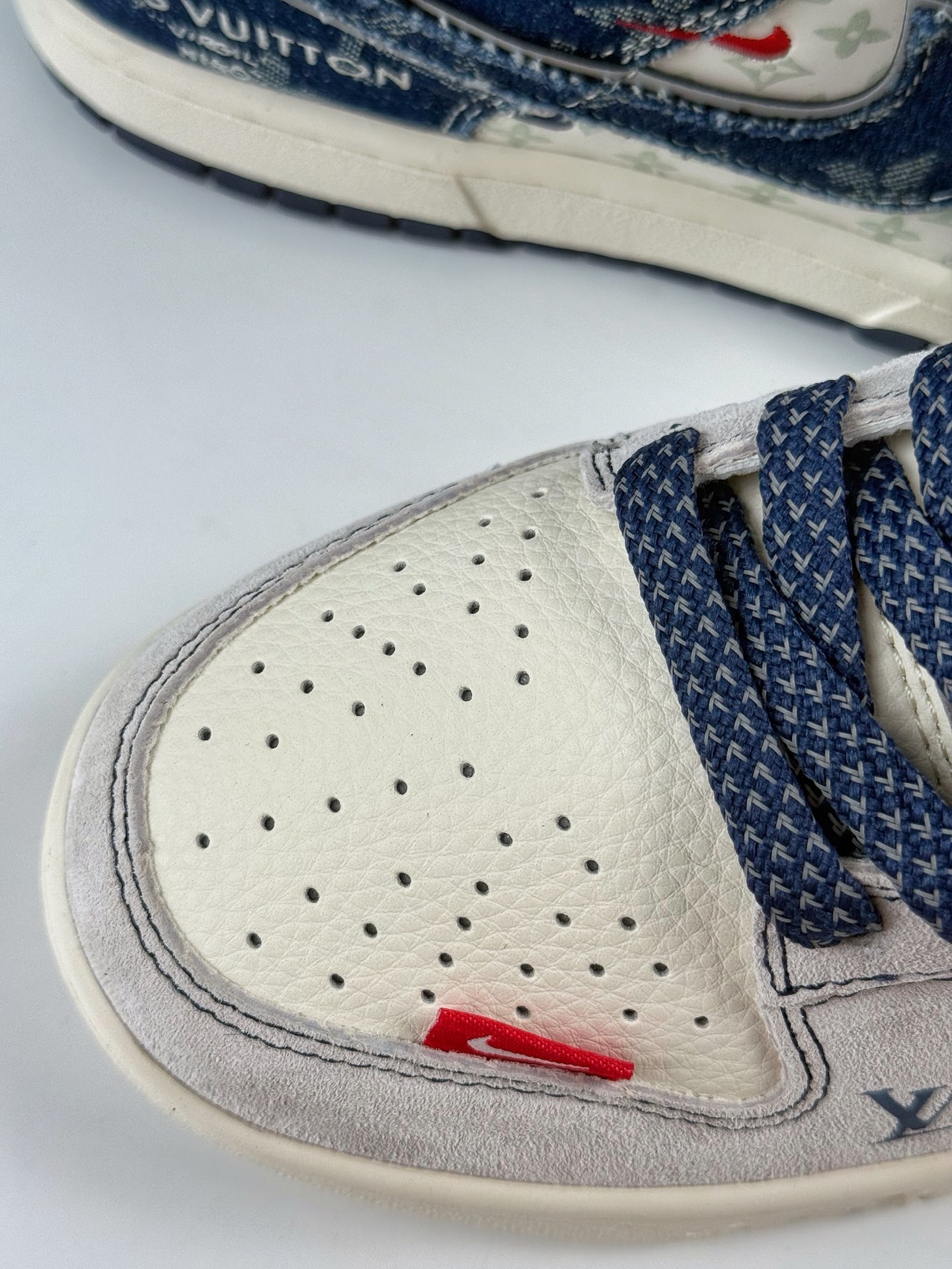 280 Nike SB Dunk Low x Louis Vuitton 灰蓝牛仔双小勾满天星  YX5066-381
