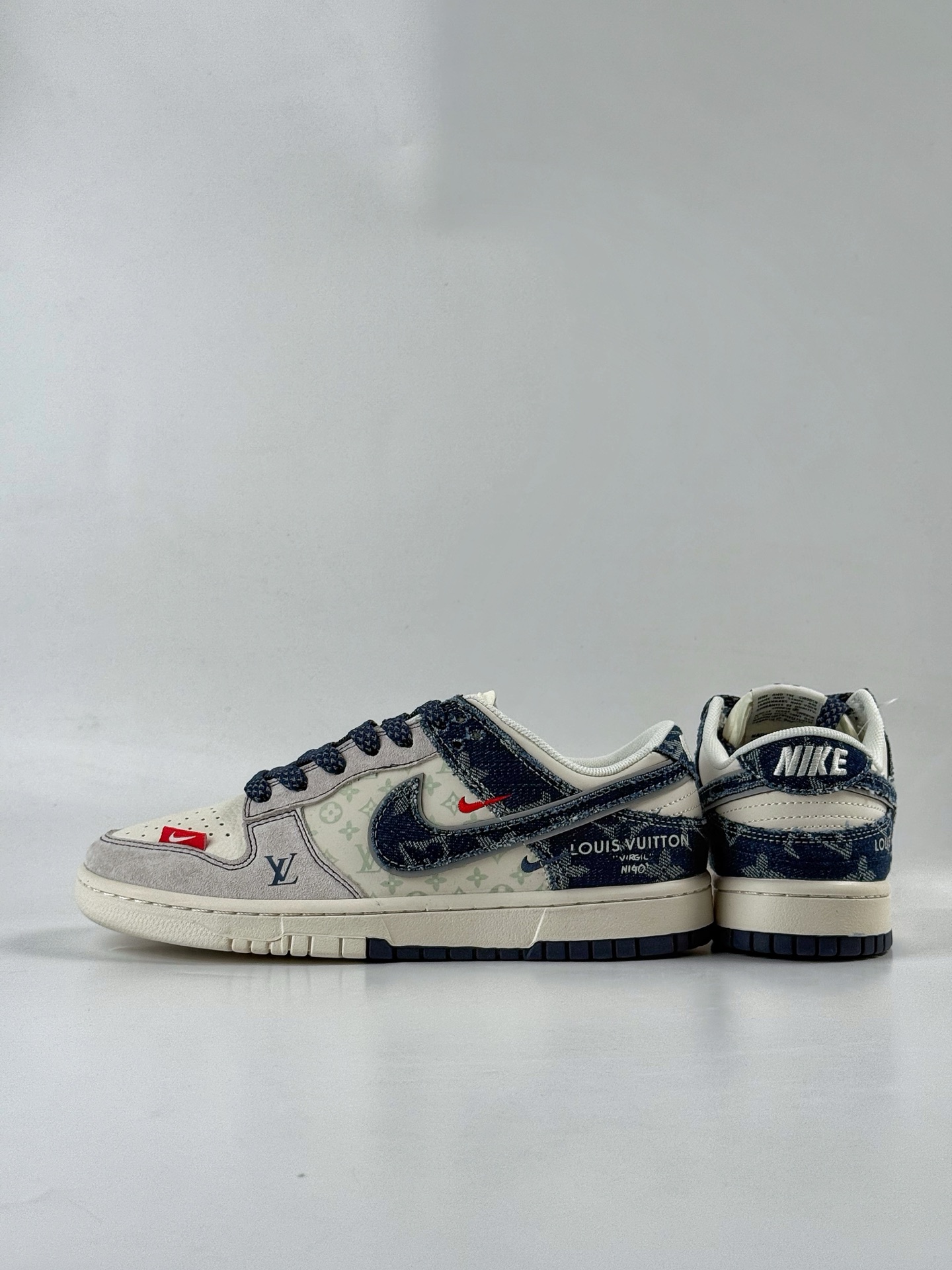 280 Nike SB Dunk Low x Louis Vuitton 灰蓝牛仔双小勾满天星  YX5066-381