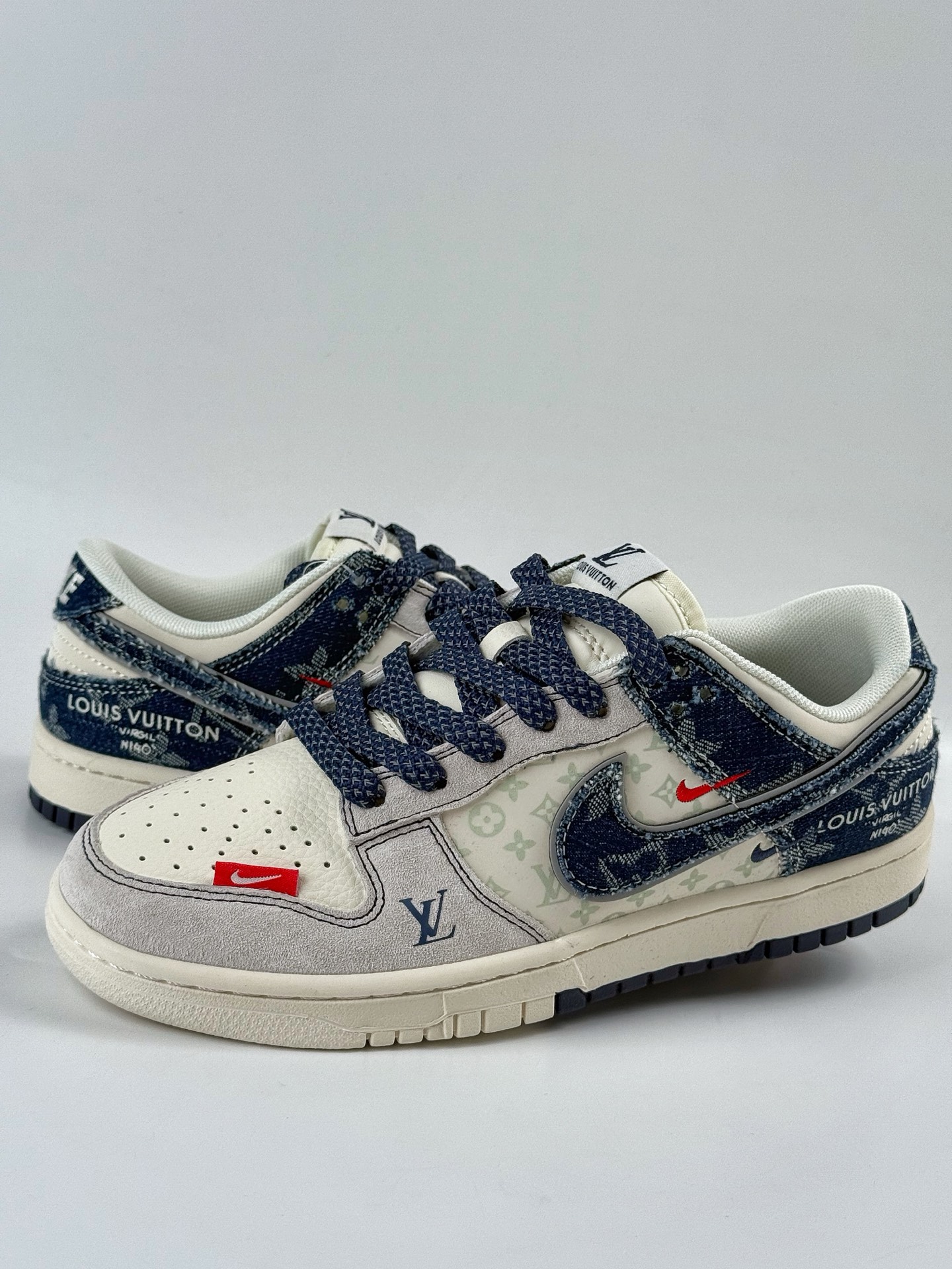 280 Nike SB Dunk Low x Louis Vuitton 灰蓝牛仔双小勾满天星  YX5066-381