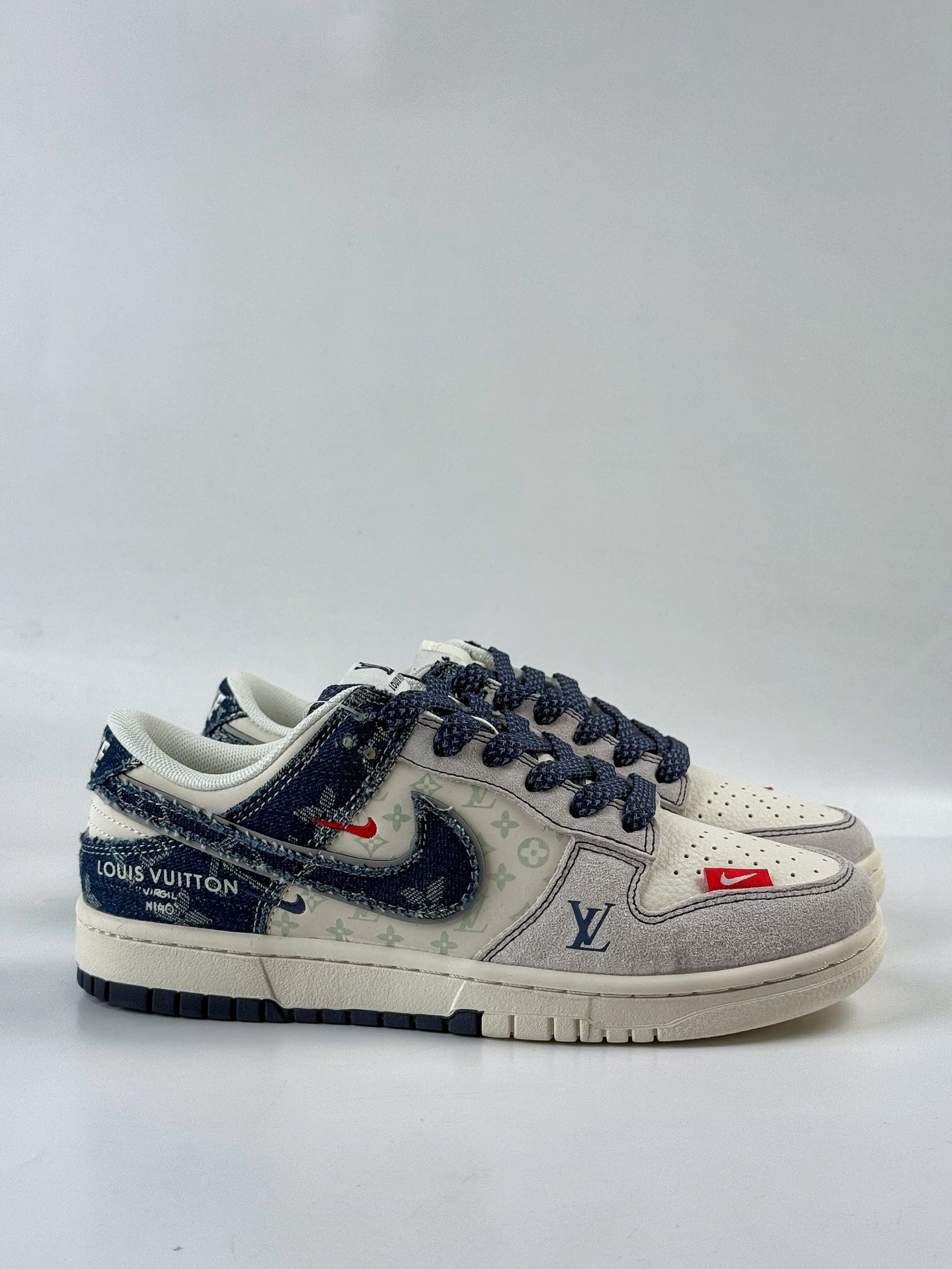 280 Nike SB Dunk Low x Louis Vuitton 灰蓝牛仔双小勾满天星  YX5066-381