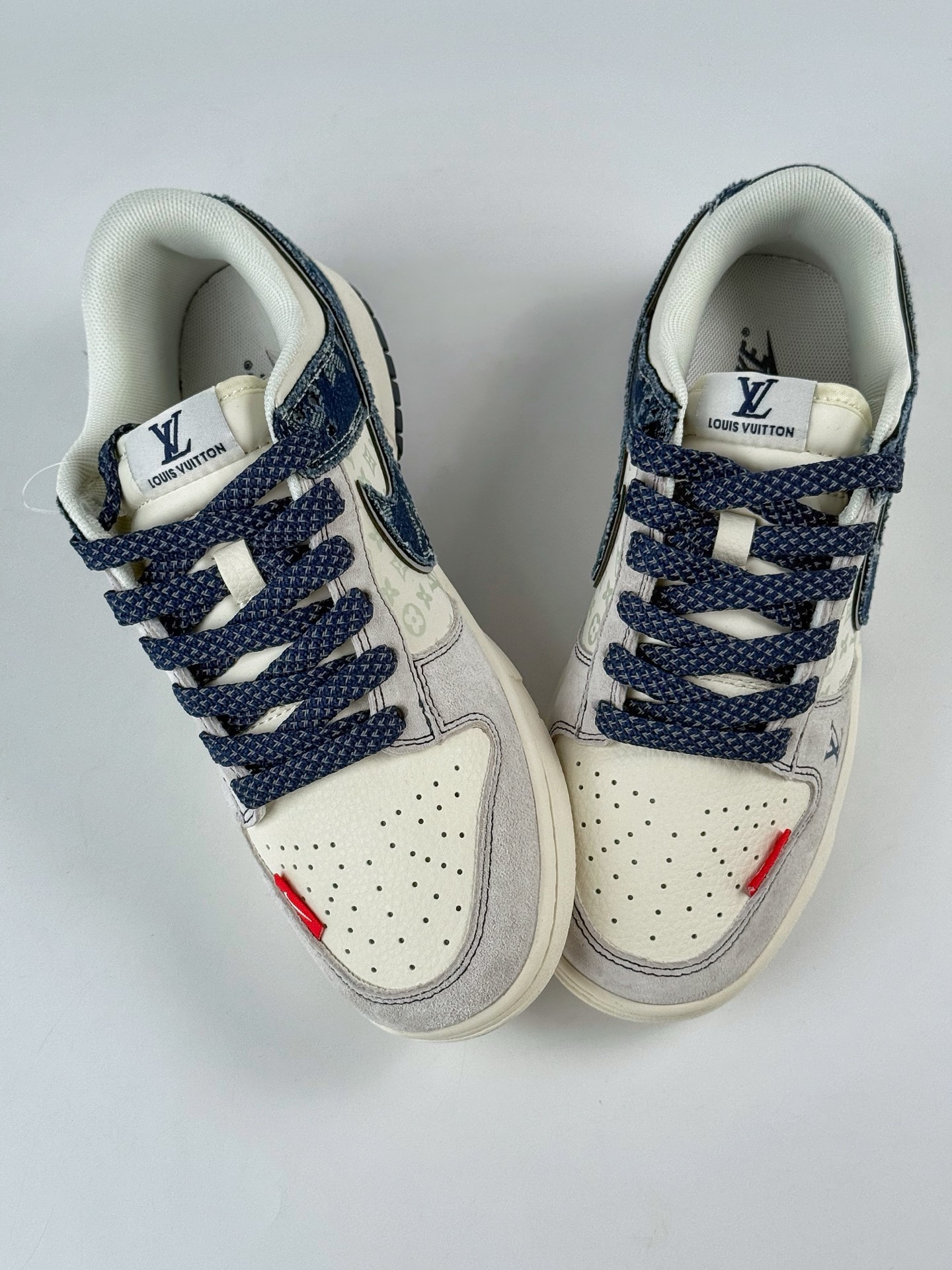280 Nike SB Dunk Low x Louis Vuitton 灰蓝牛仔双小勾满天星  YX5066-381