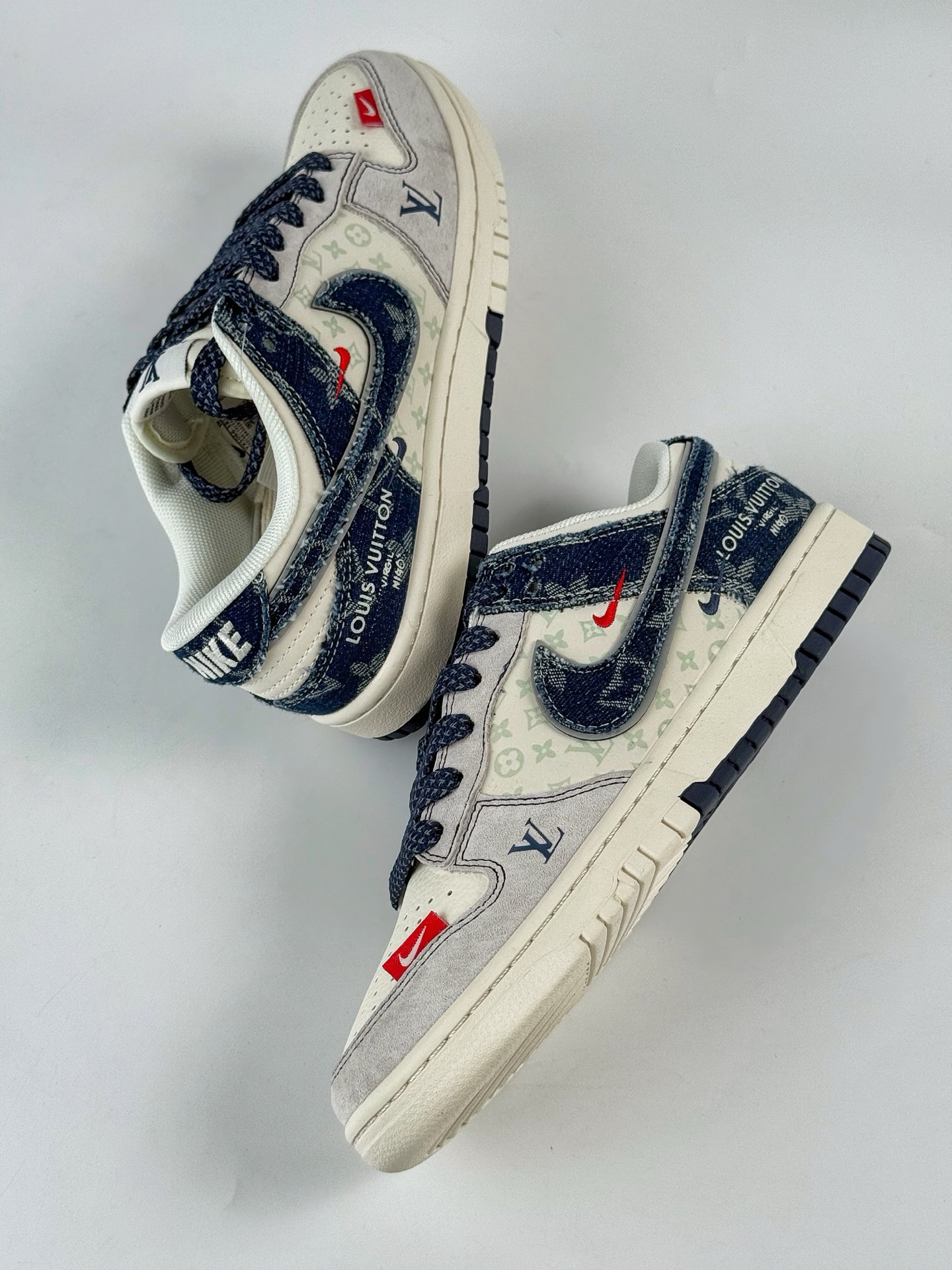280 Nike SB Dunk Low x Louis Vuitton 灰蓝牛仔双小勾满天星  YX5066-381