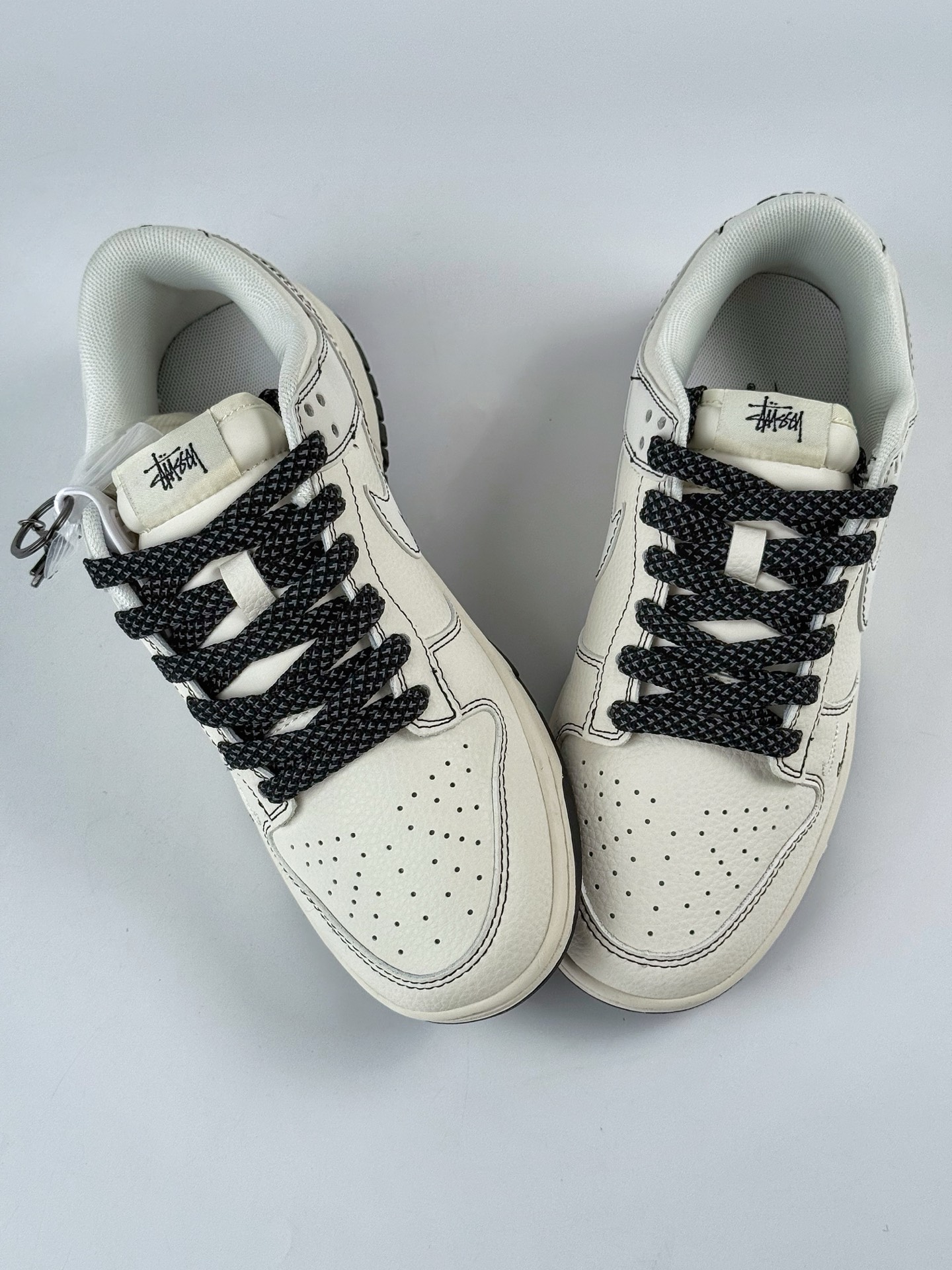 Nike SB Dunk Low x Stussy 白黑双小勾满天星  HH7518-096