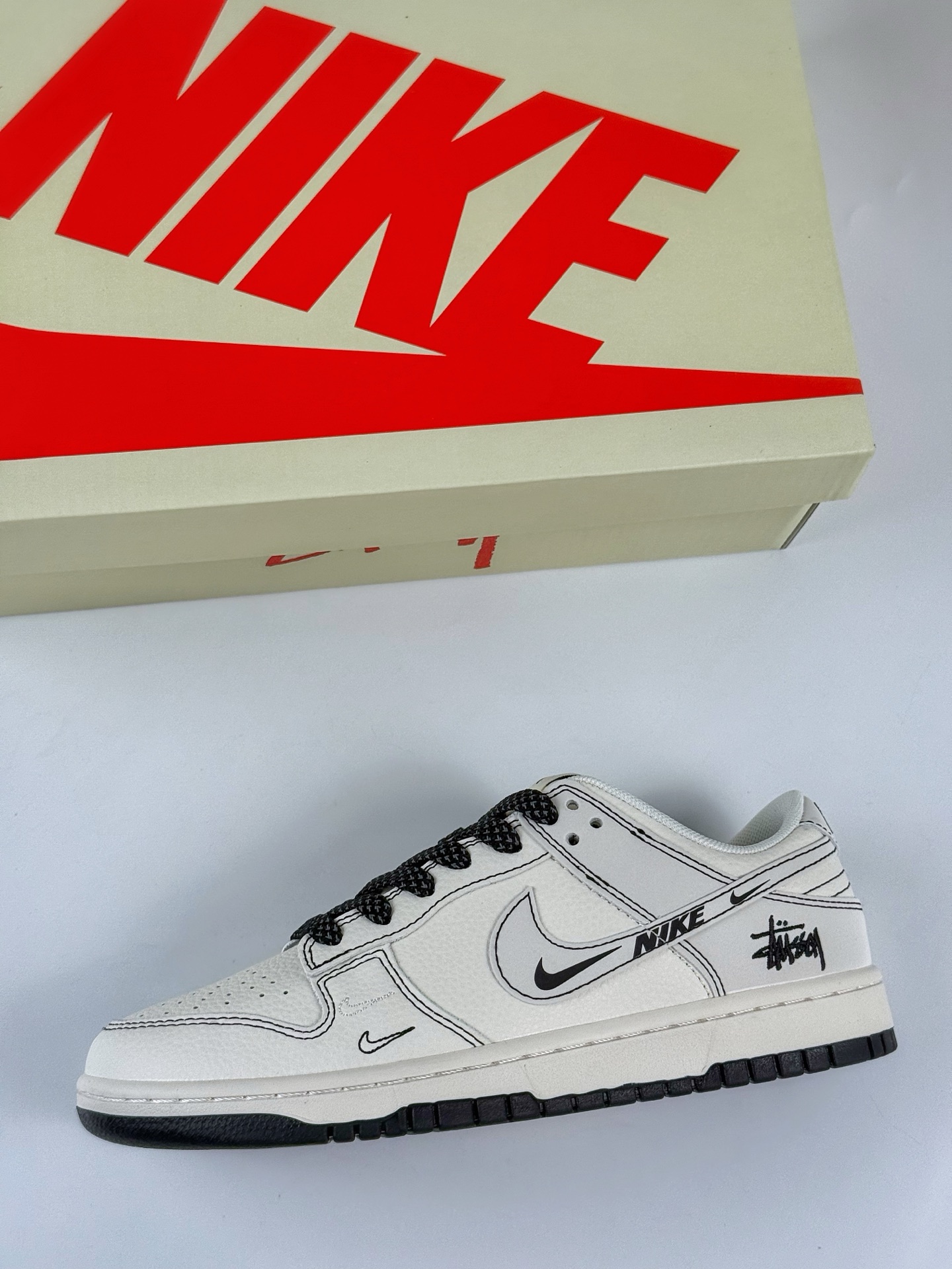 Nike SB Dunk Low x Stussy 白黑双小勾满天星  HH7518-096