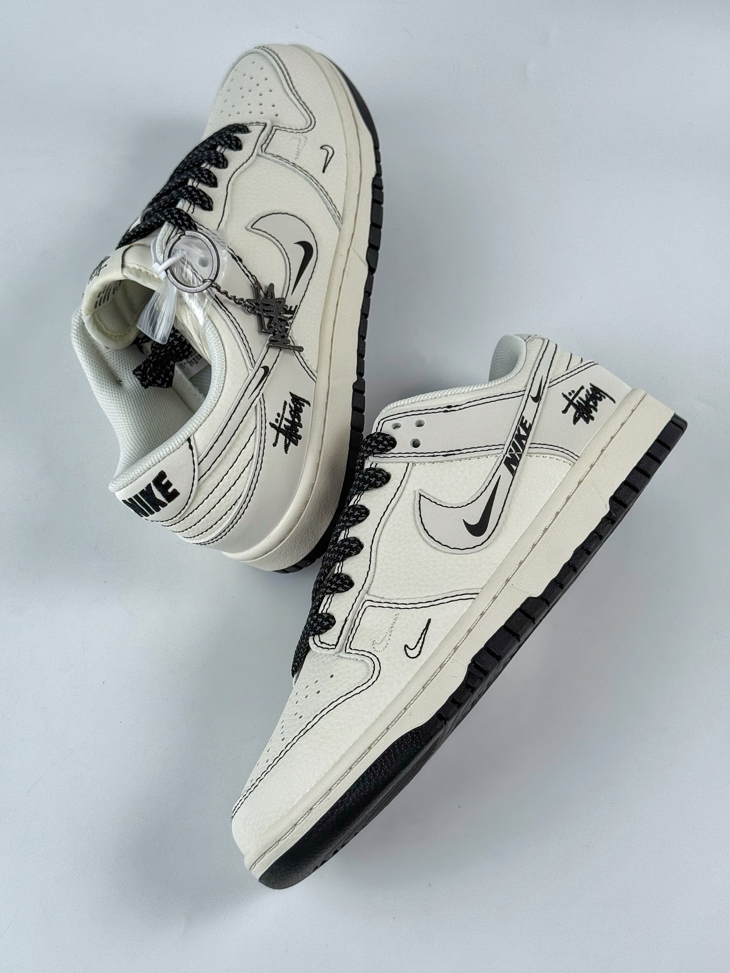 Nike SB Dunk Low x Stussy 白黑双小勾满天星  HH7518-096