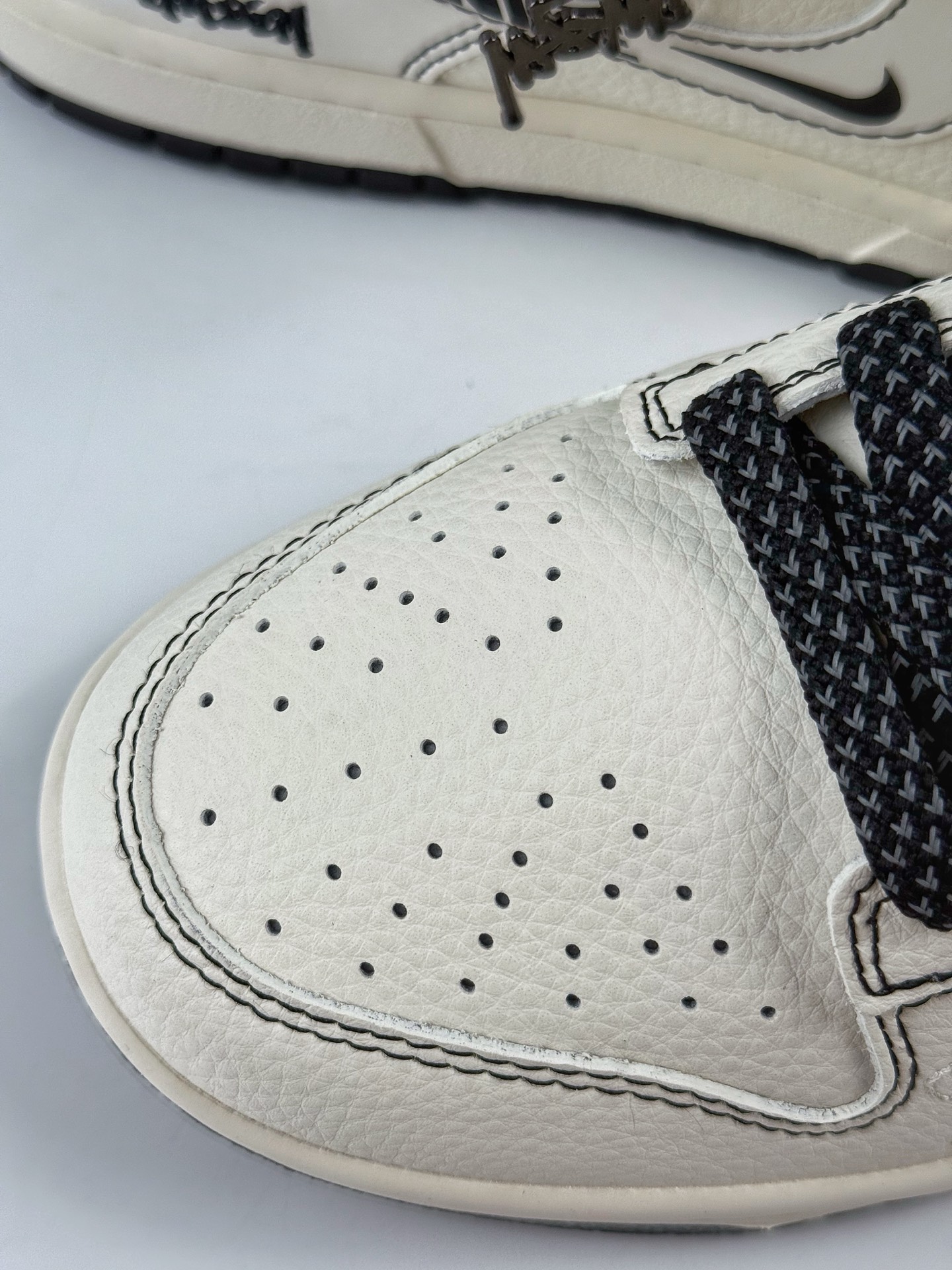 Nike SB Dunk Low x Stussy 白黑双小勾满天星  HH7518-096