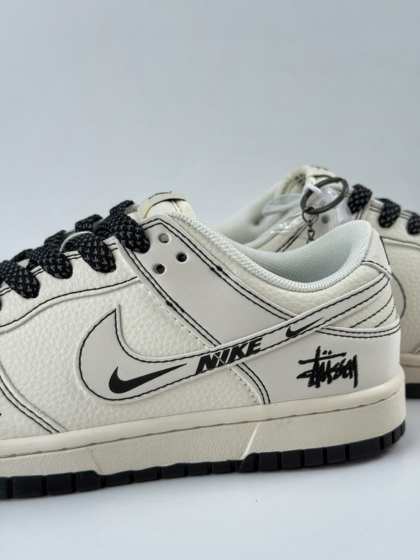 Nike SB Dunk Low x Stussy 白黑双小勾满天星  HH7518-096