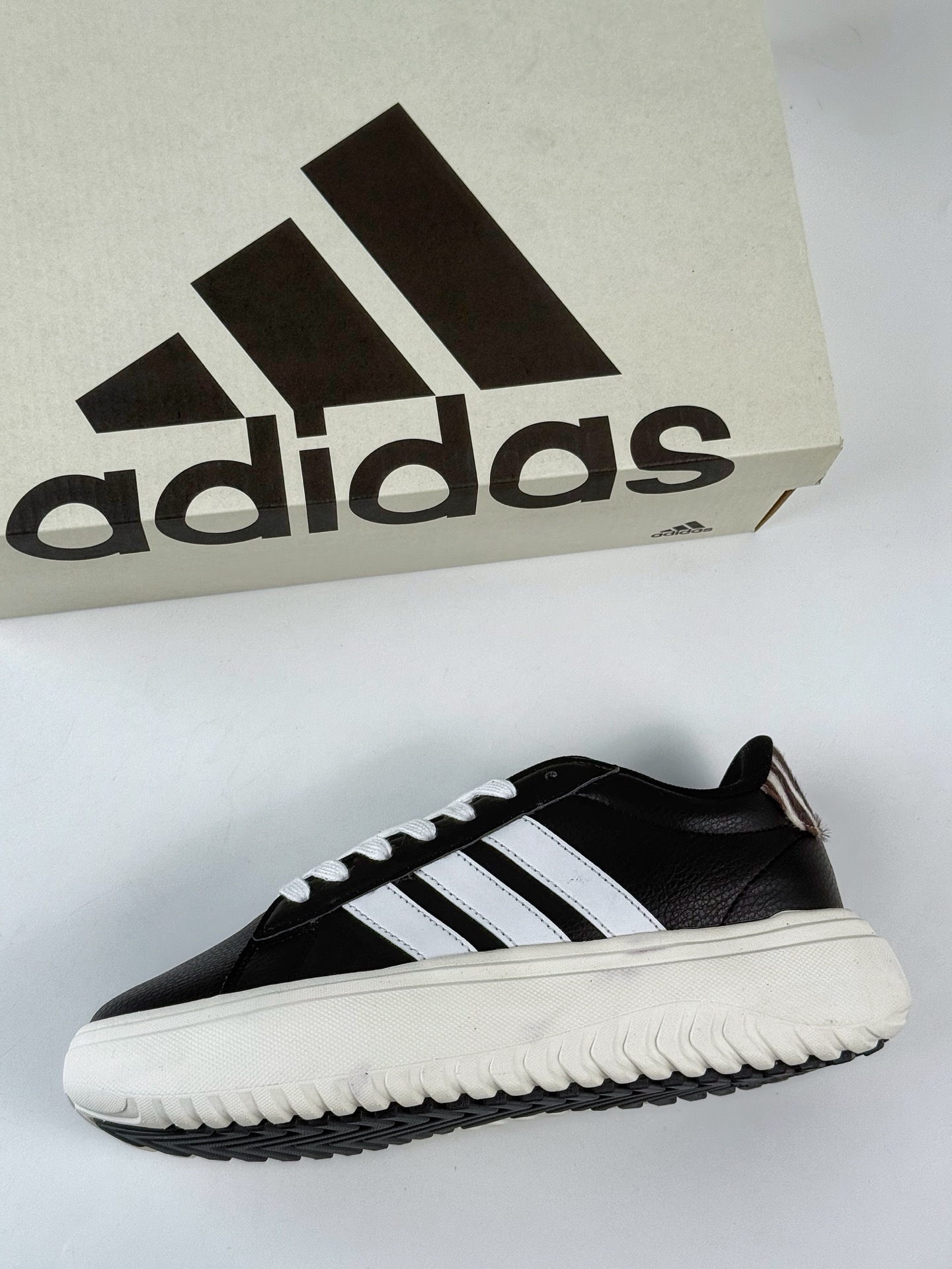 AdidGRAND COURT 防滑耐磨轻便低帮厚底鞋 三叶草休闲复古运动厚底鞋  IH7754-莆田鞋,莆田鞋货源,高仿鞋,高仿鞋货源,安福档口,莆田高仿鞋,莆田鞋批发,高仿鞋批发,莆田高仿运动鞋,高仿运动鞋,莆田运动鞋 AdidGRAND COURT 防滑耐磨轻便低帮厚底鞋 三叶草休闲复古运动厚底鞋  IH7754