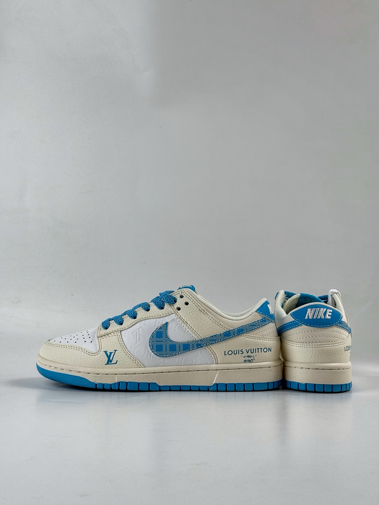 260 Nike SB Dunk Low x Louis Vuitton 米白蓝满印满天星  HS2506-212