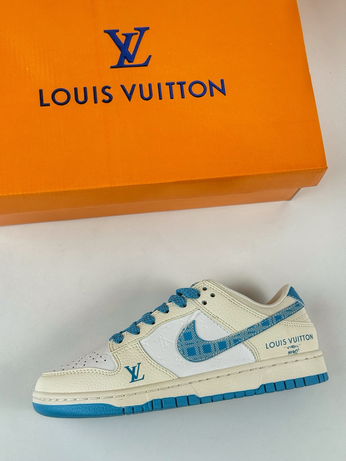 260 Nike SB Dunk Low x Louis Vuitton 米白蓝满印满天星  HS2506-212