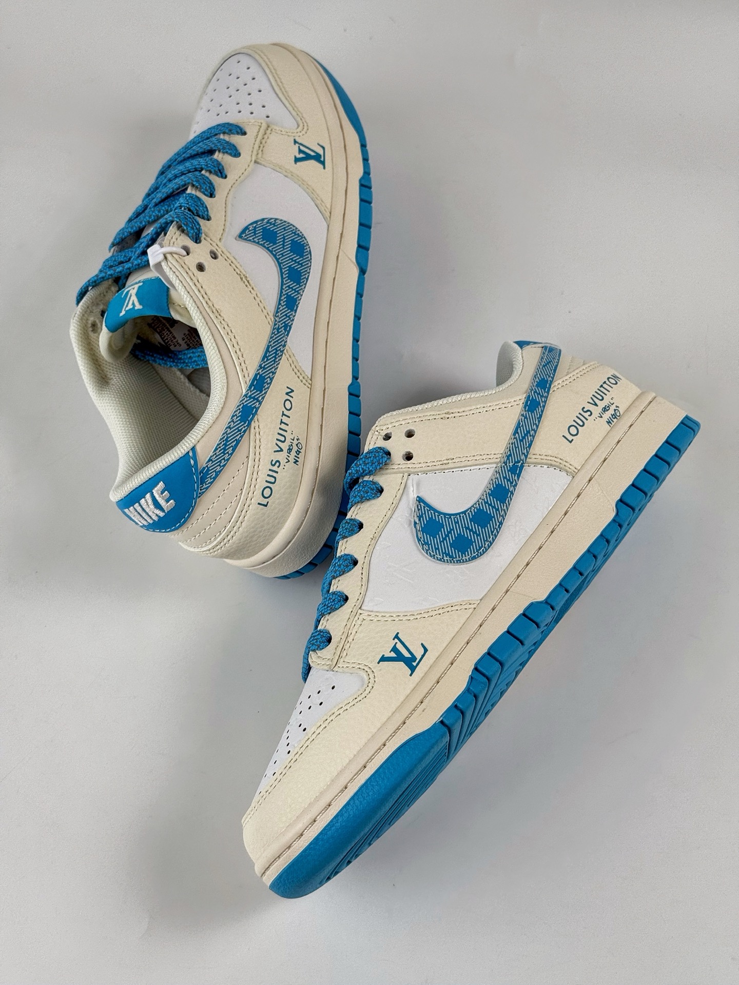 260 Nike SB Dunk Low x Louis Vuitton 米白蓝满印满天星  HS2506-212