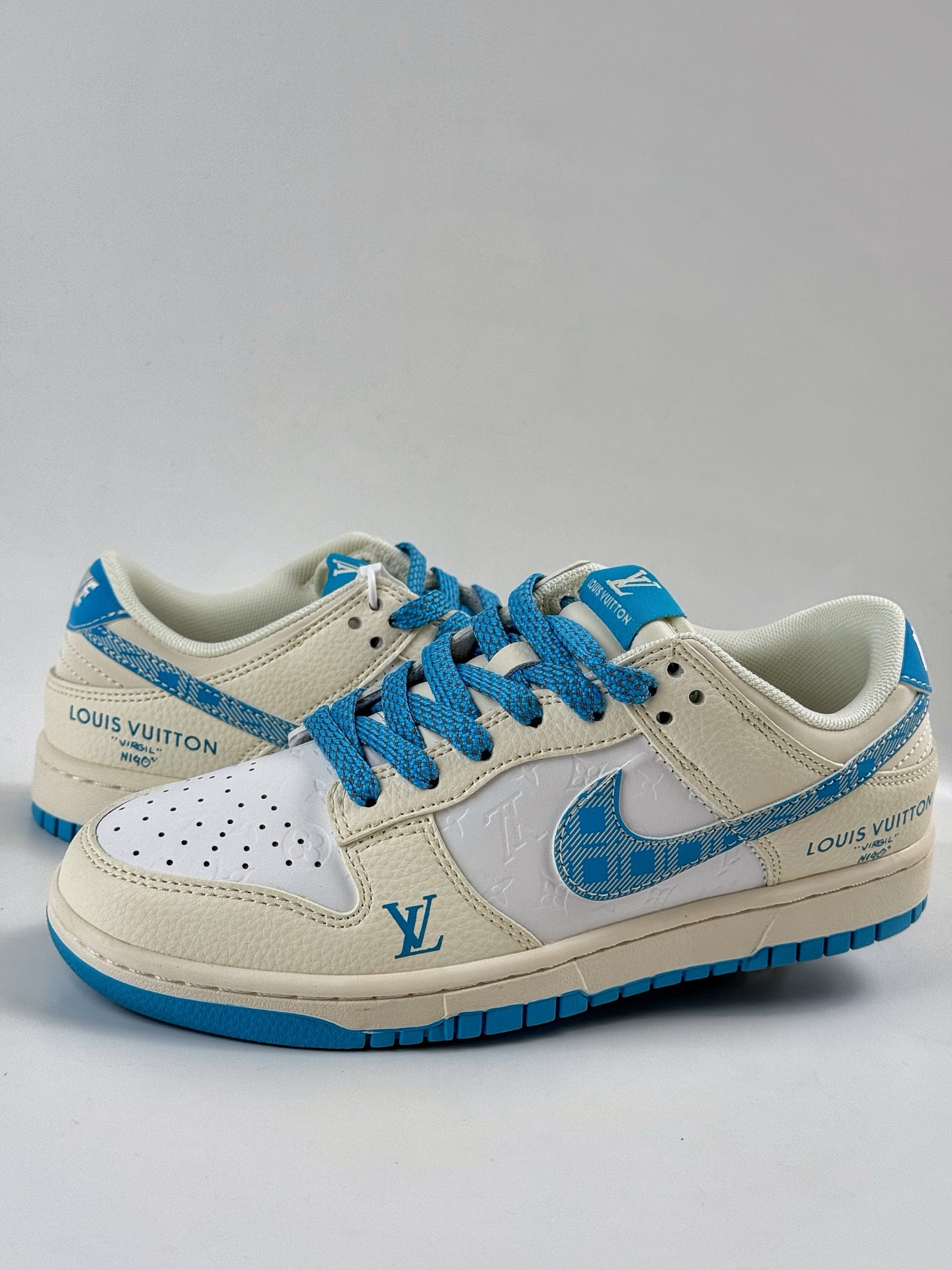 260 Nike SB Dunk Low x Louis Vuitton 米白蓝满印满天星  HS2506-212