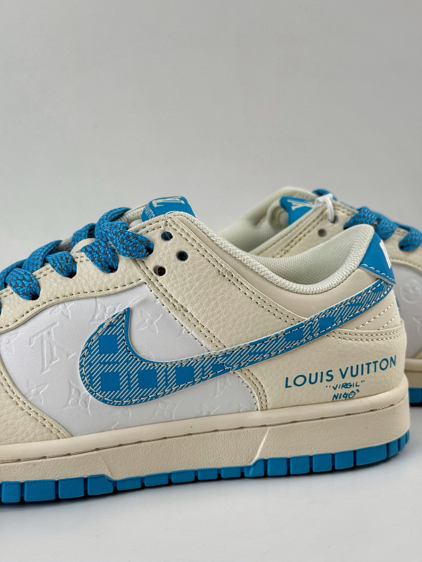 260 Nike SB Dunk Low x Louis Vuitton 米白蓝满印满天星  HS2506-212