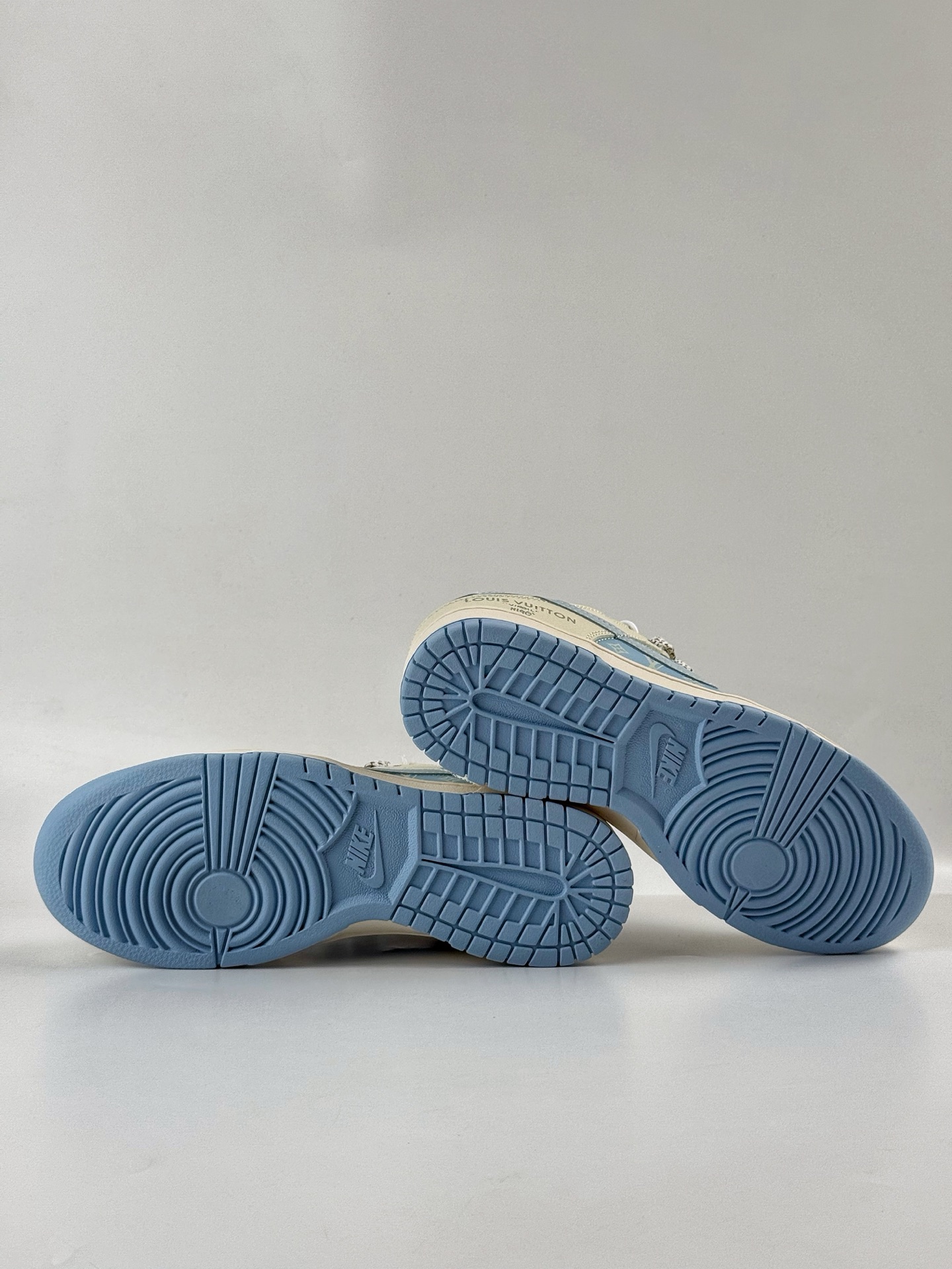 260 Nike SB Dunk Low x Louis Vuitton 米蓝满天星  HS2506-216