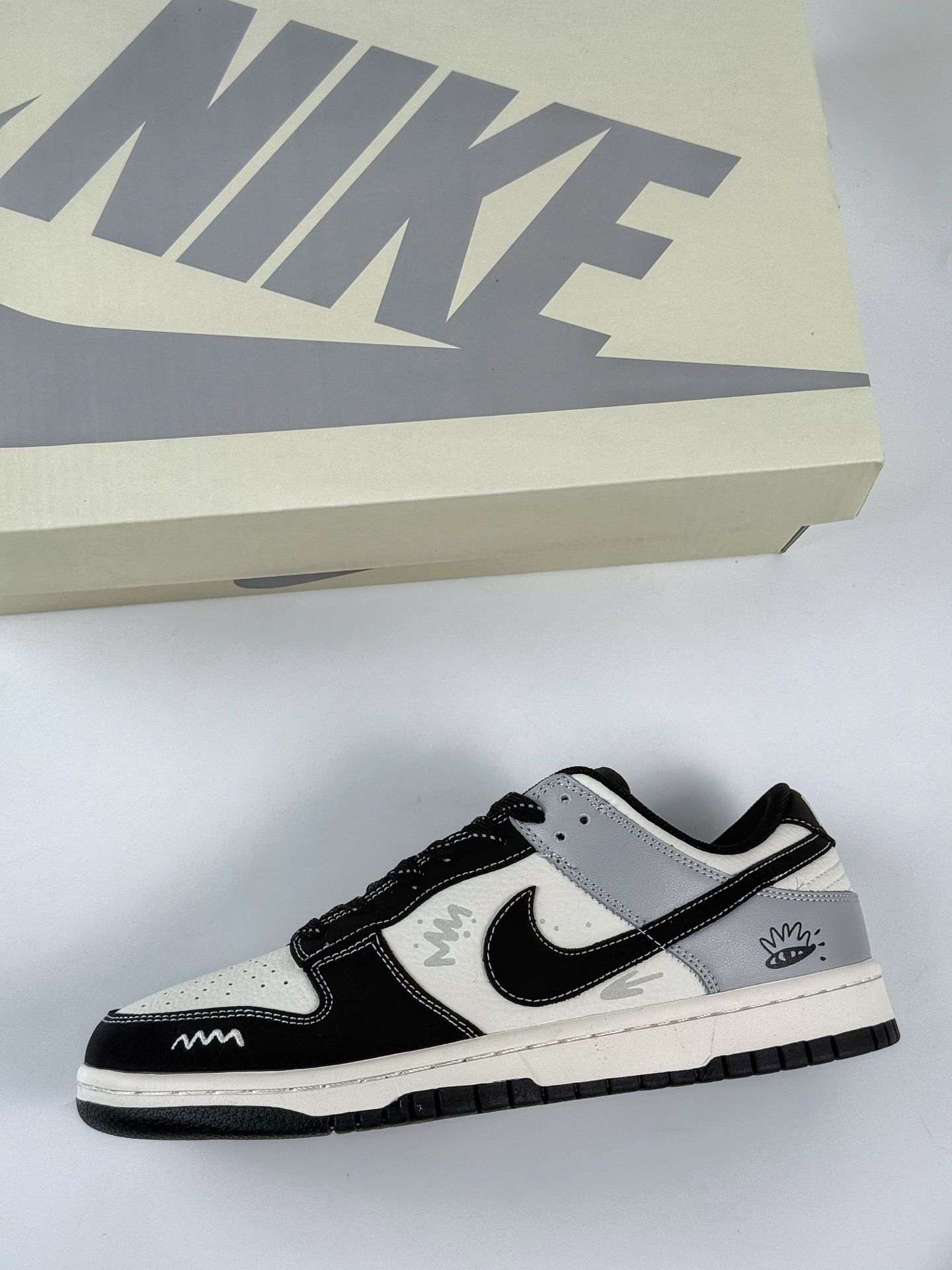 260 Nike SB Dunk Low 黑白灰满天星  XD6188-050