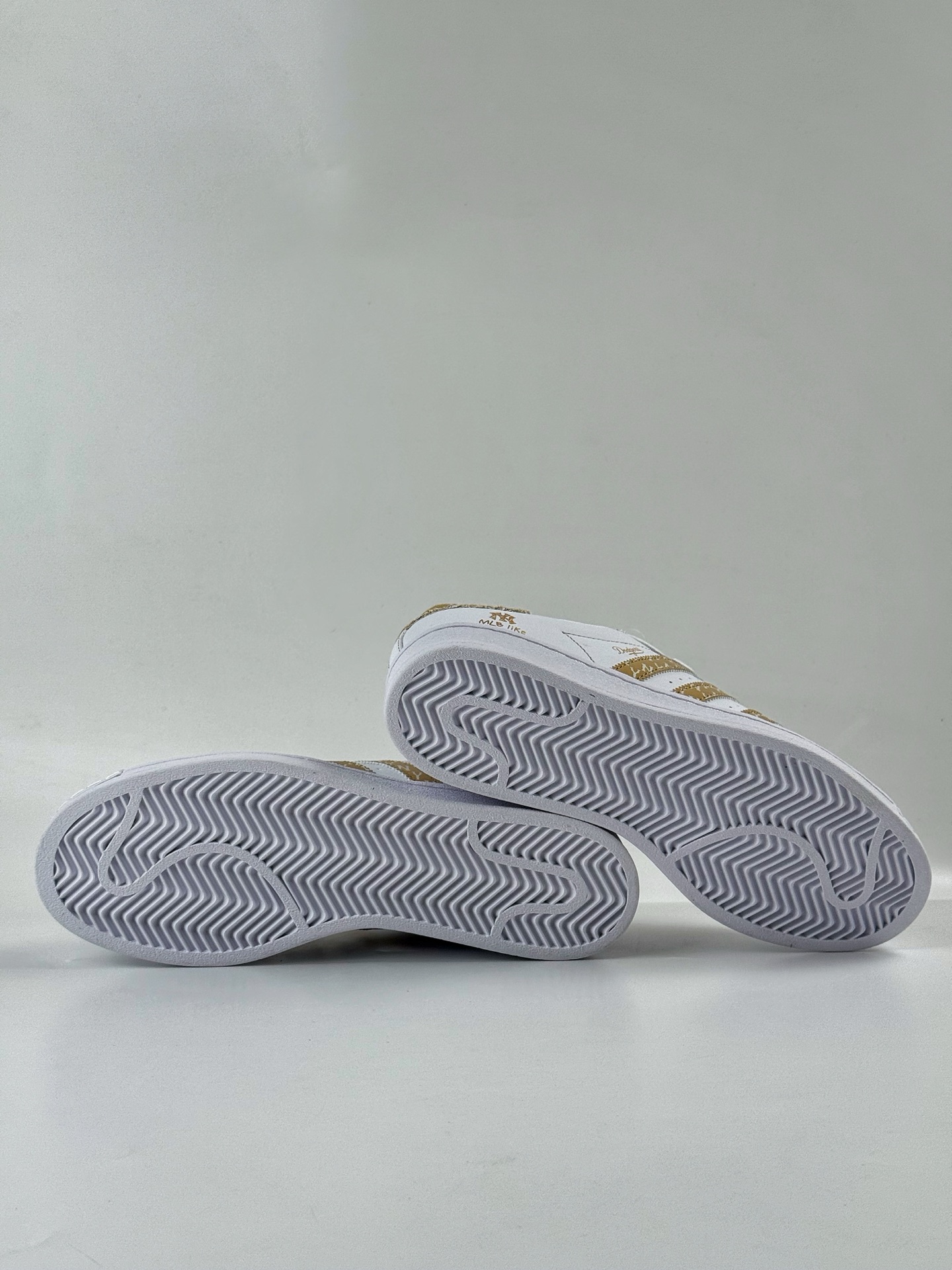 AD Originals Superstar x MLB 白黄  BZ25344-莆田鞋,莆田鞋货源,高仿鞋,高仿鞋货源,安福档口,莆田高仿鞋,莆田鞋批发,高仿鞋批发,莆田高仿运动鞋,高仿运动鞋,莆田运动鞋 AD Originals Superstar x MLB 白黄  BZ25344