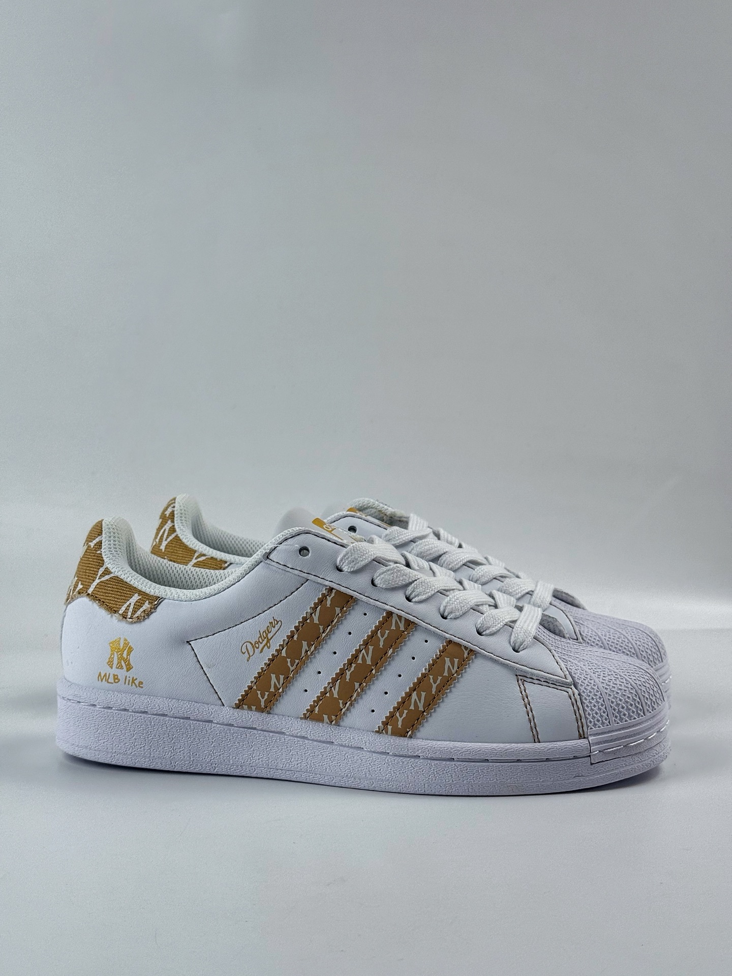 AD Originals Superstar x MLB 白黄  BZ25344-莆田鞋,莆田鞋货源,高仿鞋,高仿鞋货源,安福档口,莆田高仿鞋,莆田鞋批发,高仿鞋批发,莆田高仿运动鞋,高仿运动鞋,莆田运动鞋 AD Originals Superstar x MLB 白黄  BZ25344