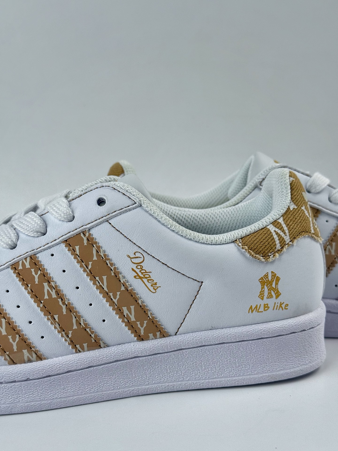 AD Originals Superstar x MLB 白黄  BZ25344-莆田鞋,莆田鞋货源,高仿鞋,高仿鞋货源,安福档口,莆田高仿鞋,莆田鞋批发,高仿鞋批发,莆田高仿运动鞋,高仿运动鞋,莆田运动鞋 AD Originals Superstar x MLB 白黄  BZ25344